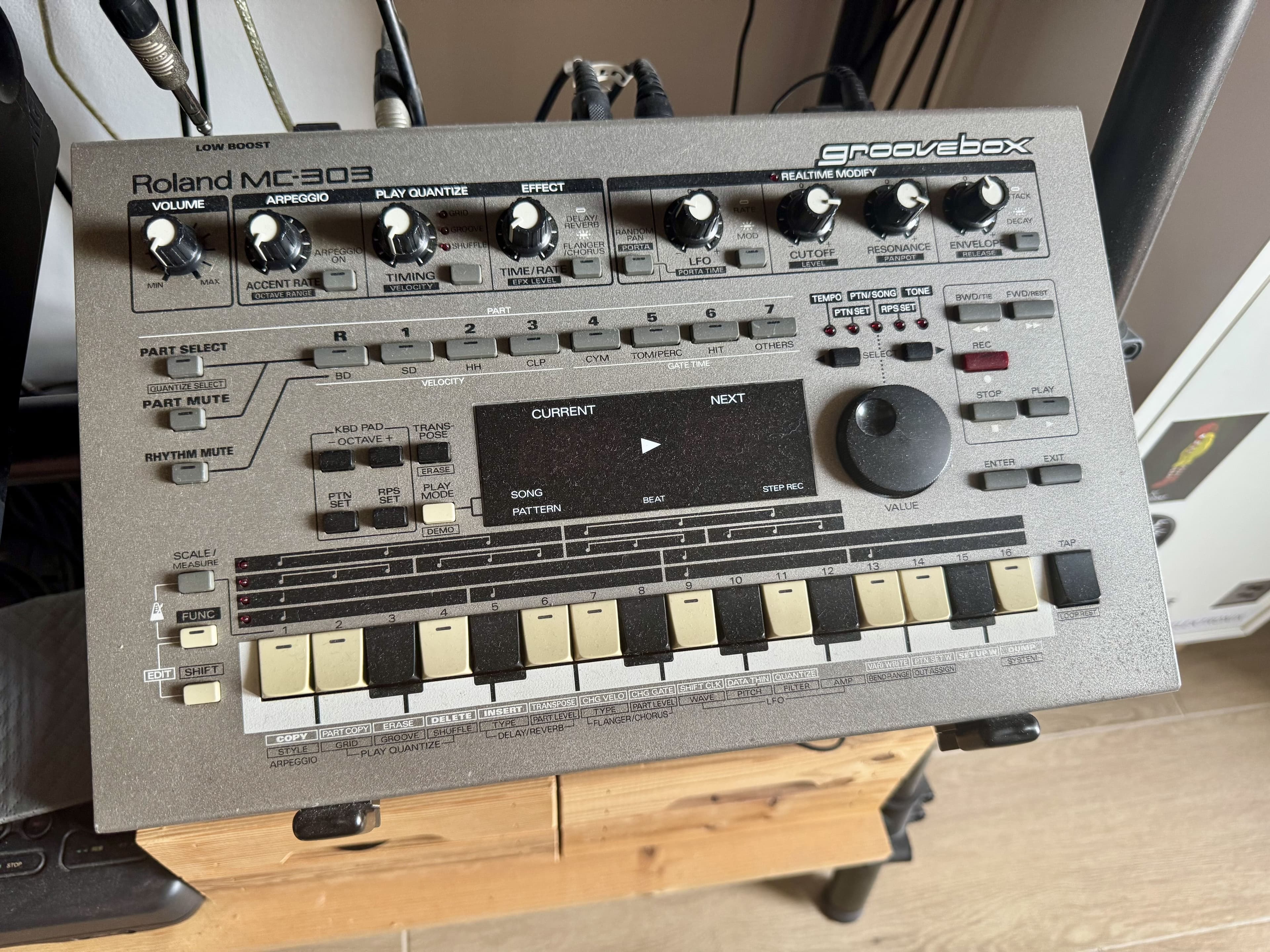 Vends Roland MC-303