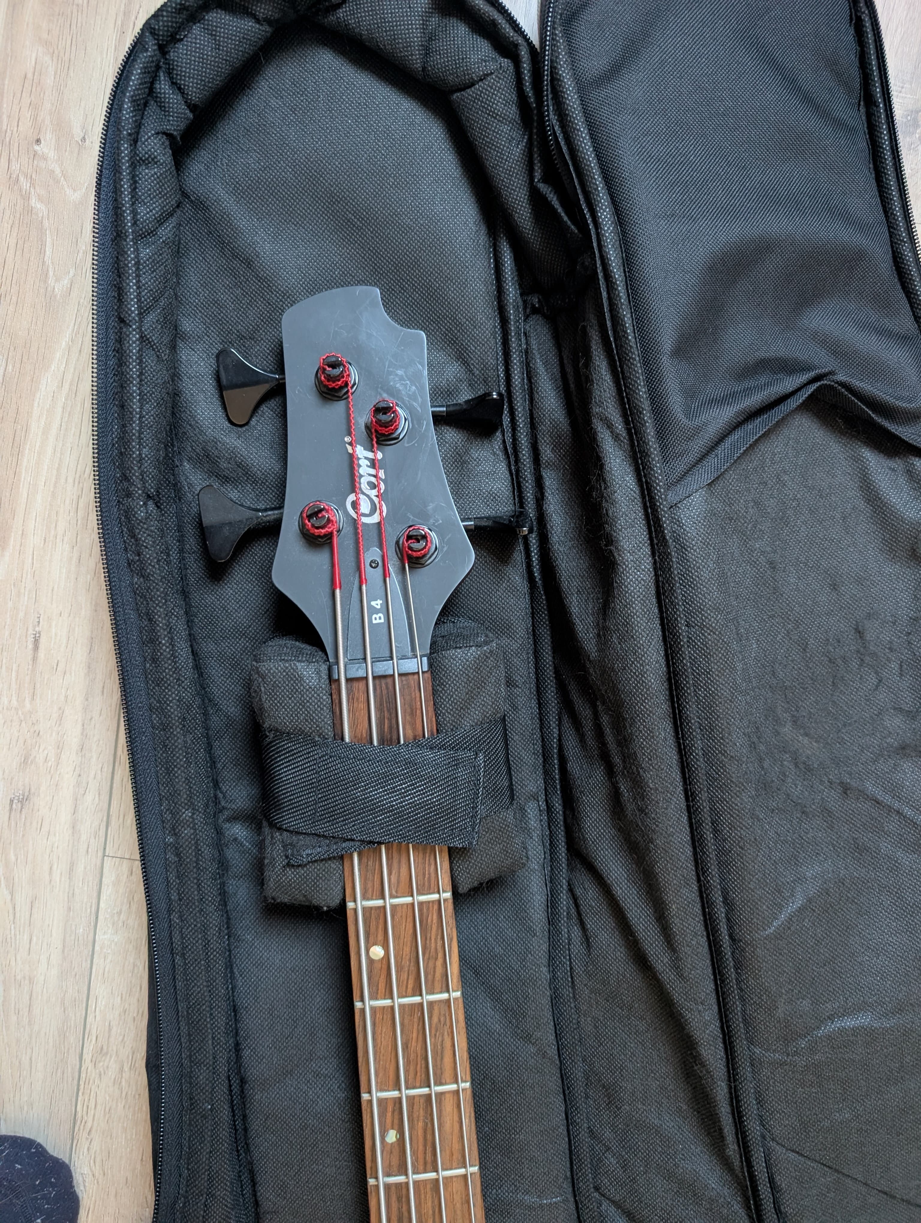 Vends basse Cort Artisan B4 couleur violette