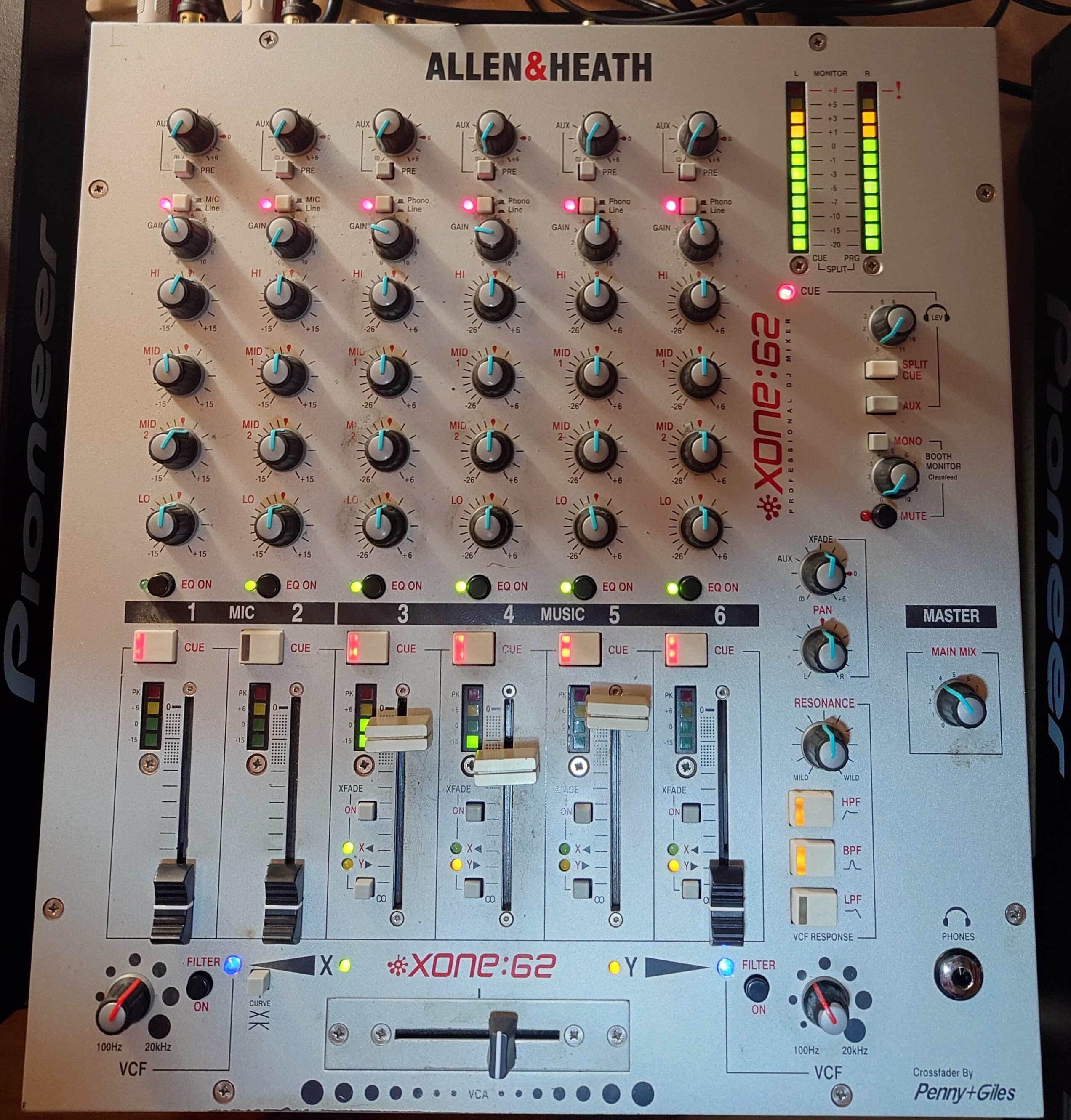 Table de mixage Xone 62 en excellent etat