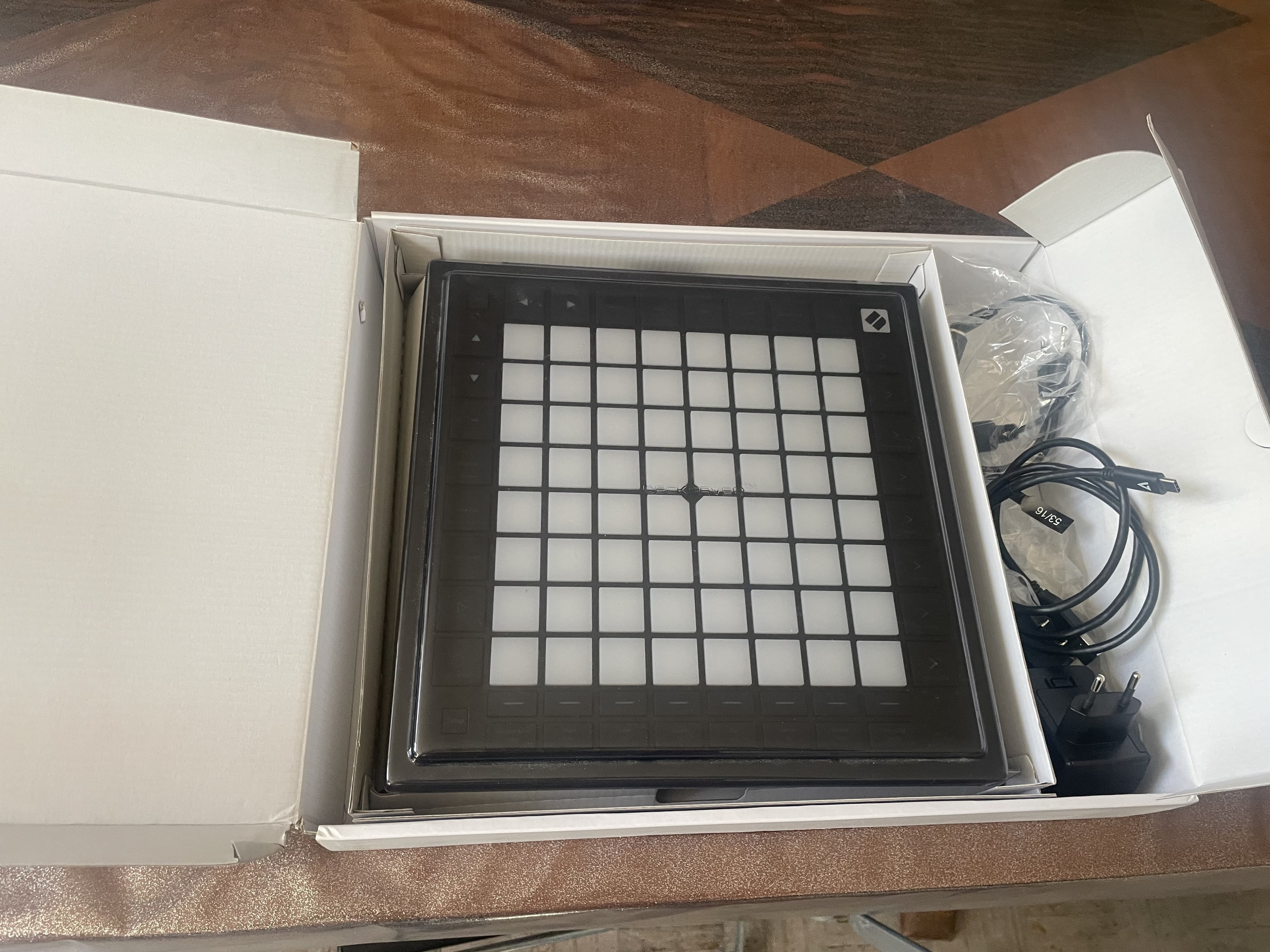 Vends Novation Launchpad Pro mk3 + Decksaver