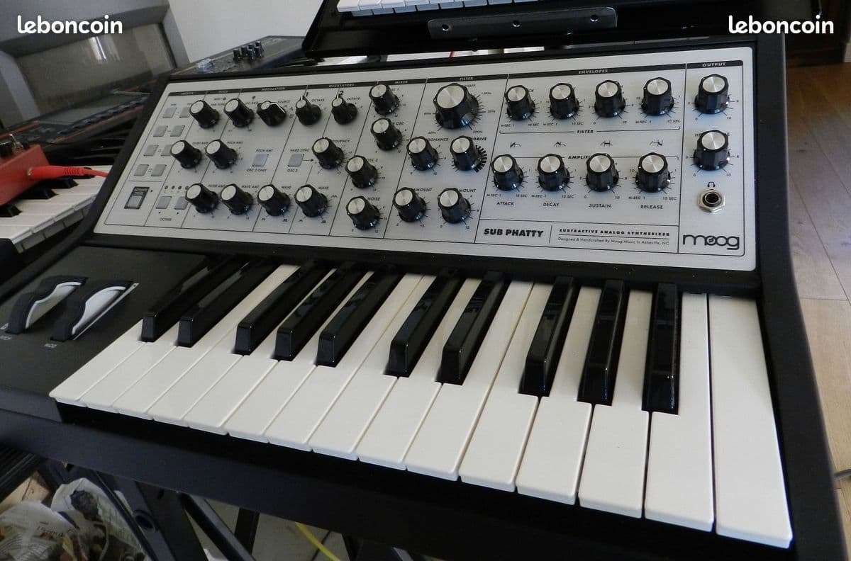 Moog Sub Phatty + housse