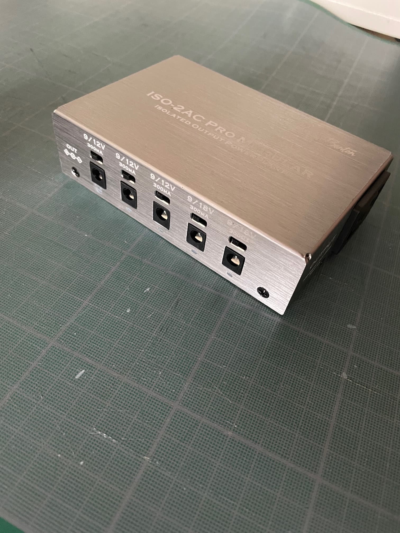 Harley Benton PowerPlant ISO-2AC Pro Modular — 4 câbles fournis