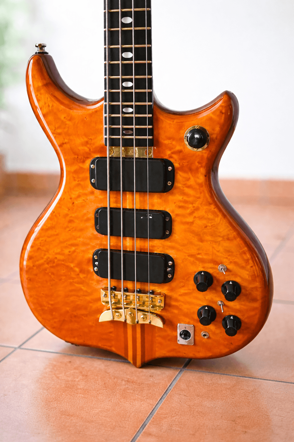 Vends guitare basse Alembic Series I 4 cordes