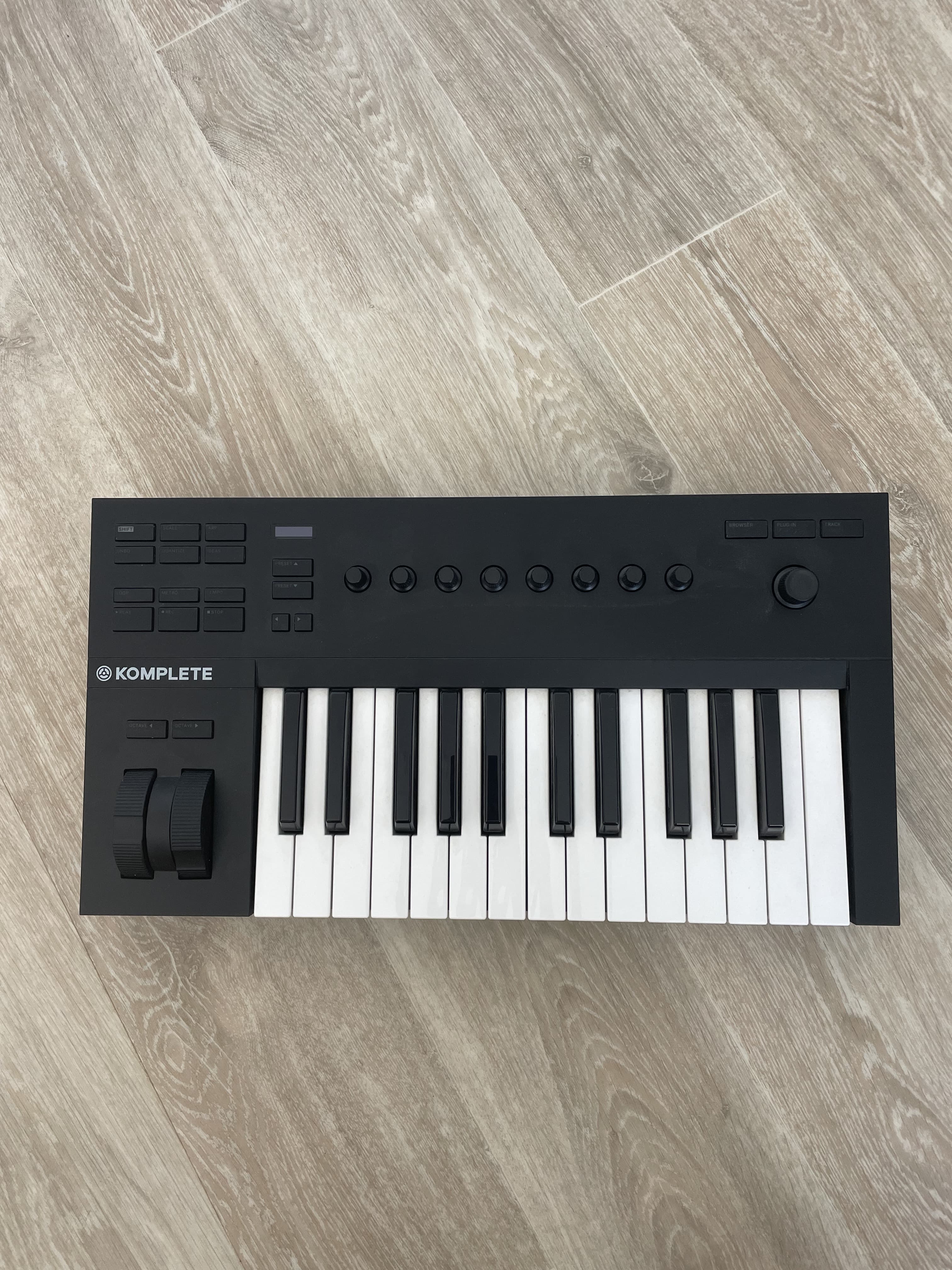 Komplete Kontrol A25