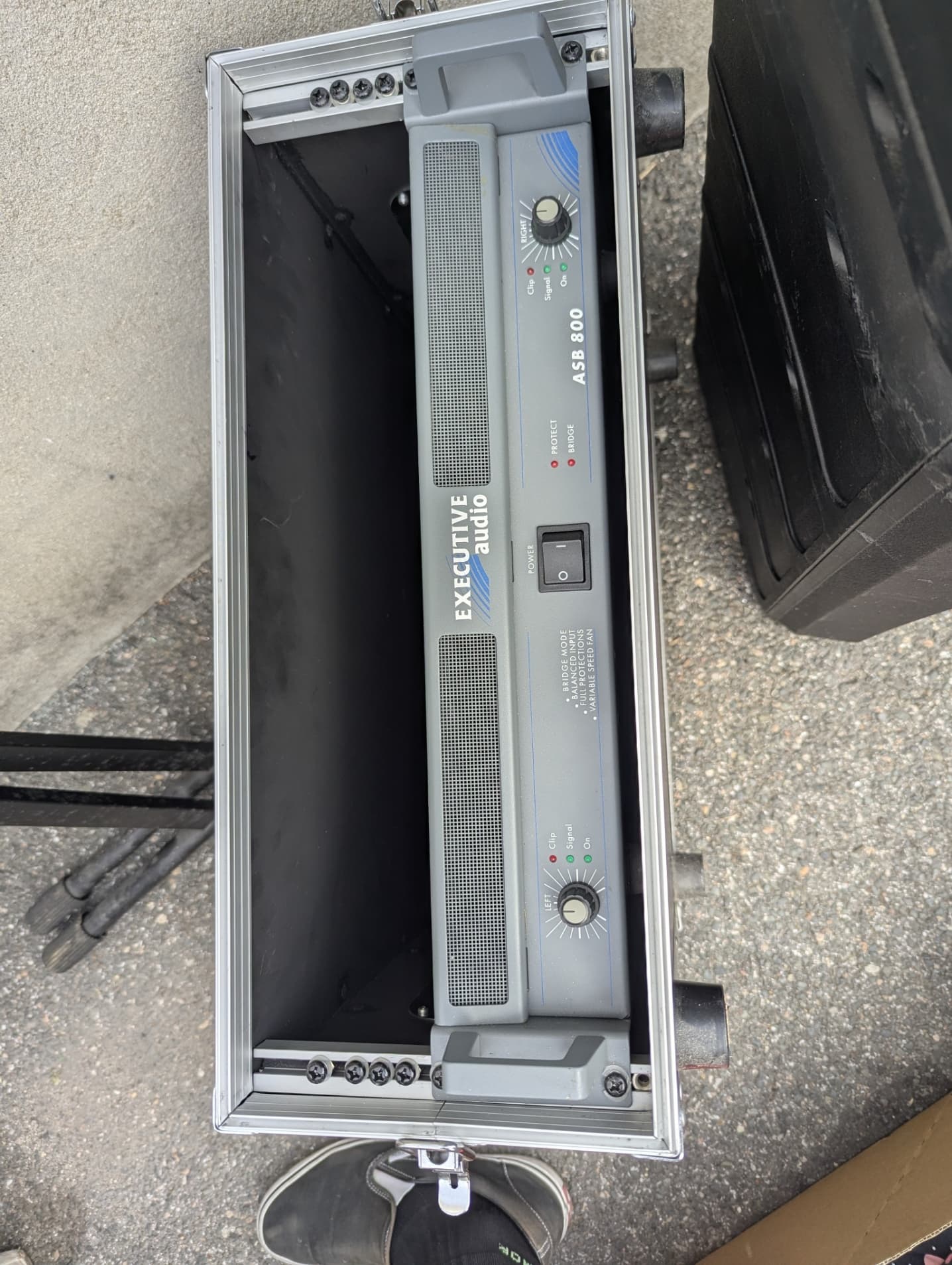 Ampli 2x400W bridgeable en 1x800W