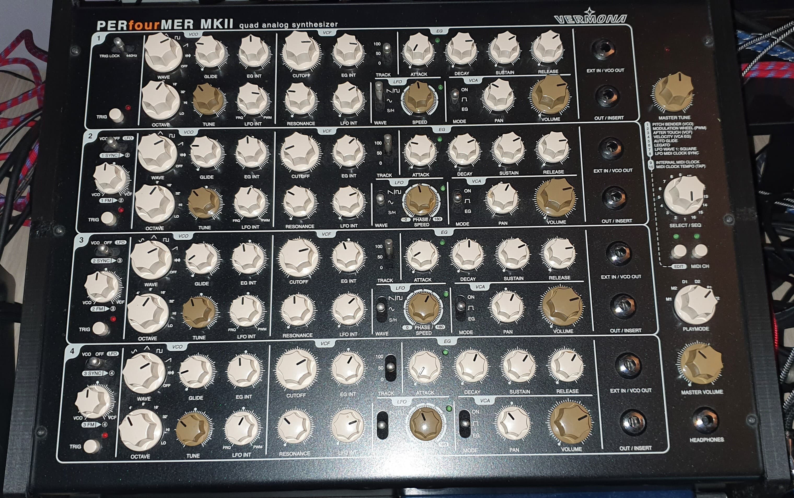 Synthetiseur Analogique VERMONA PERFOURMER MK2 MKII (version sans CV/gate)