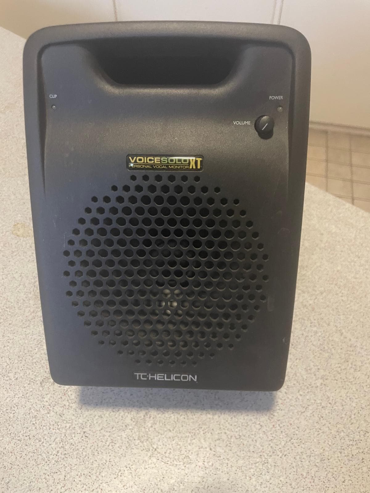 Vends enceintes TC-Helicon - 1 fonctionne, l'autre est HS