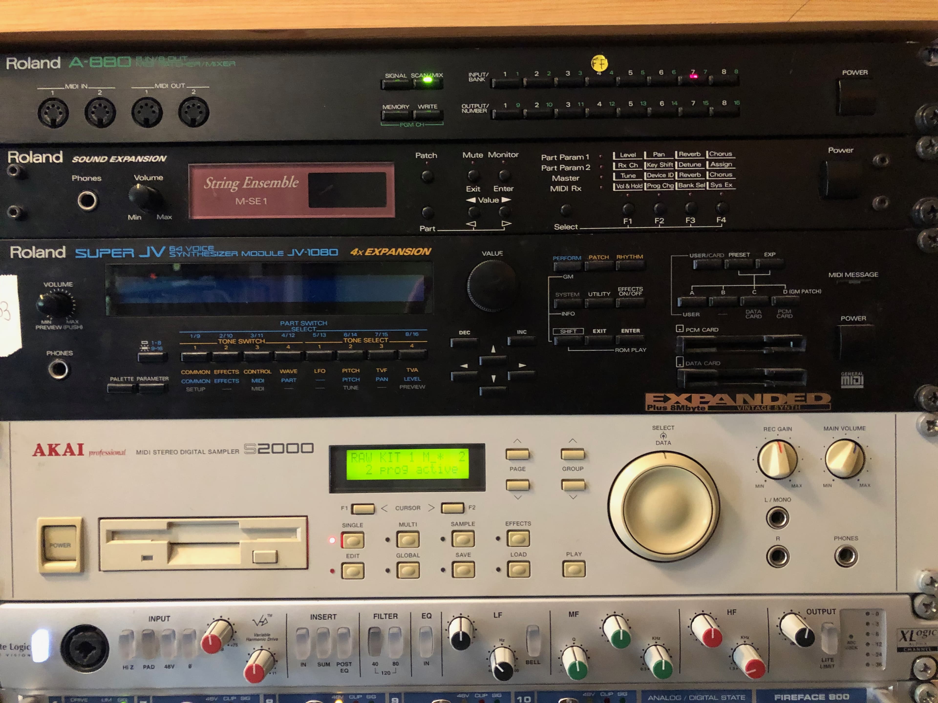 SAMPLER AKAI S2000