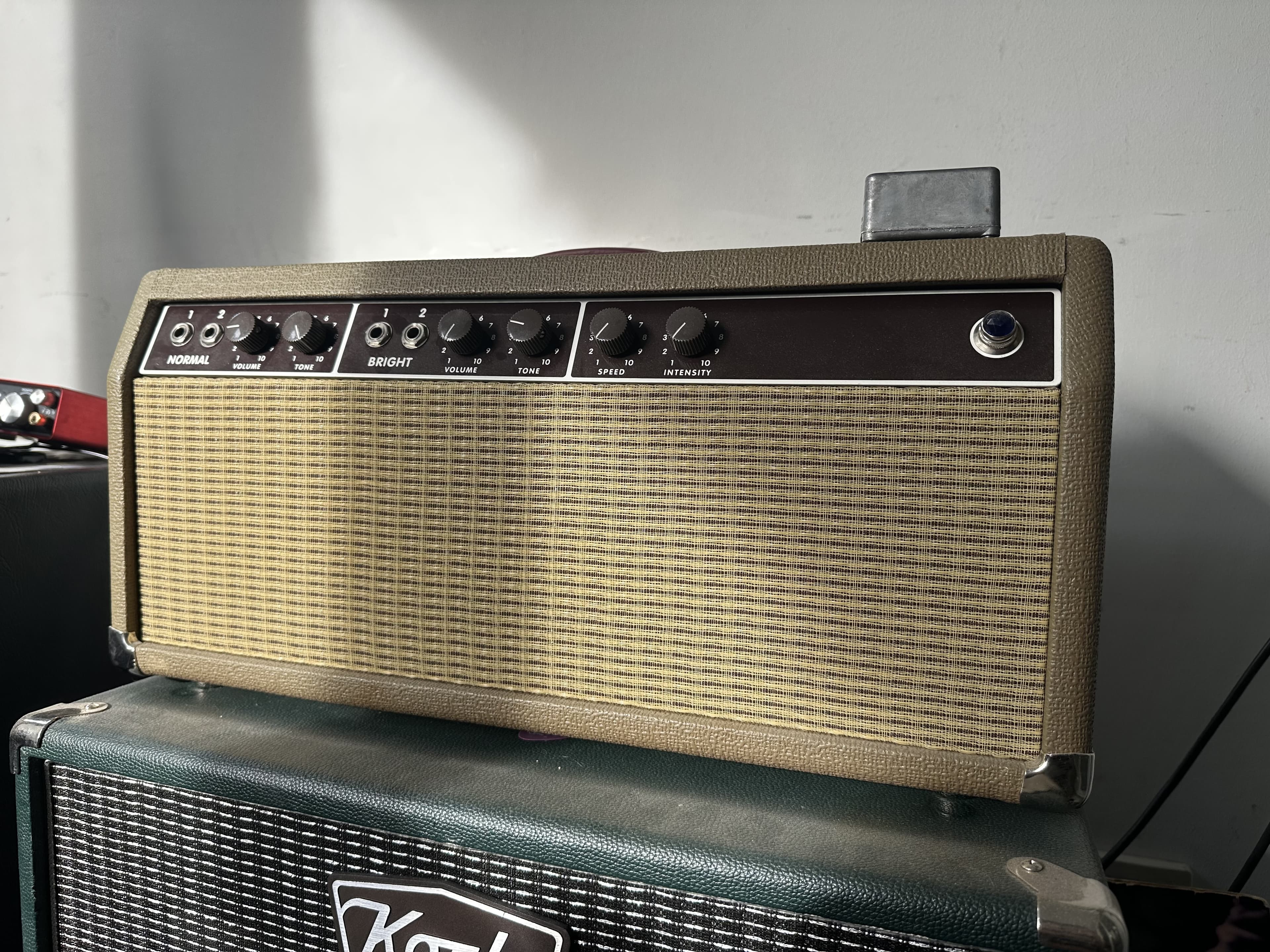 Clone Brownface Deluxe Fender 6G3