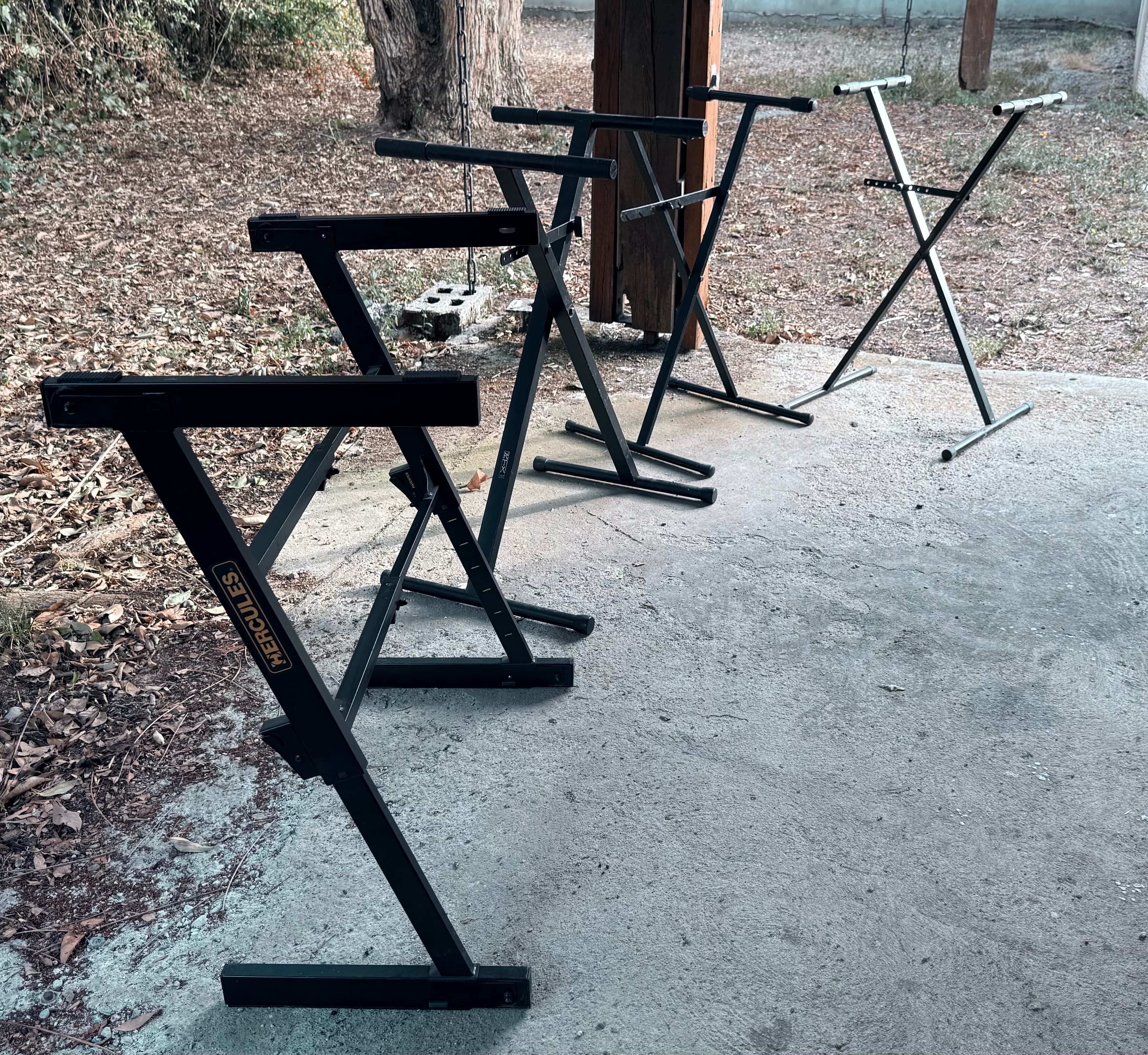 Vends stands claviers