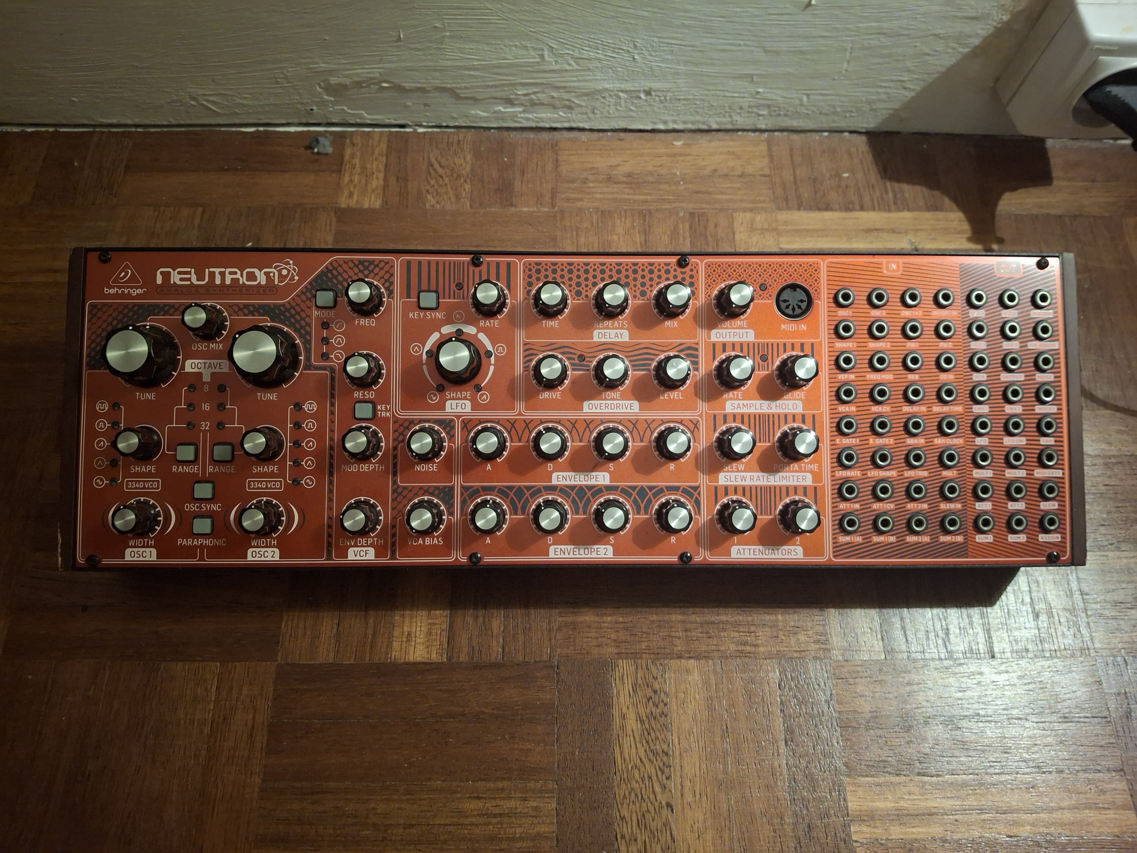 Vends Behringer Neutron