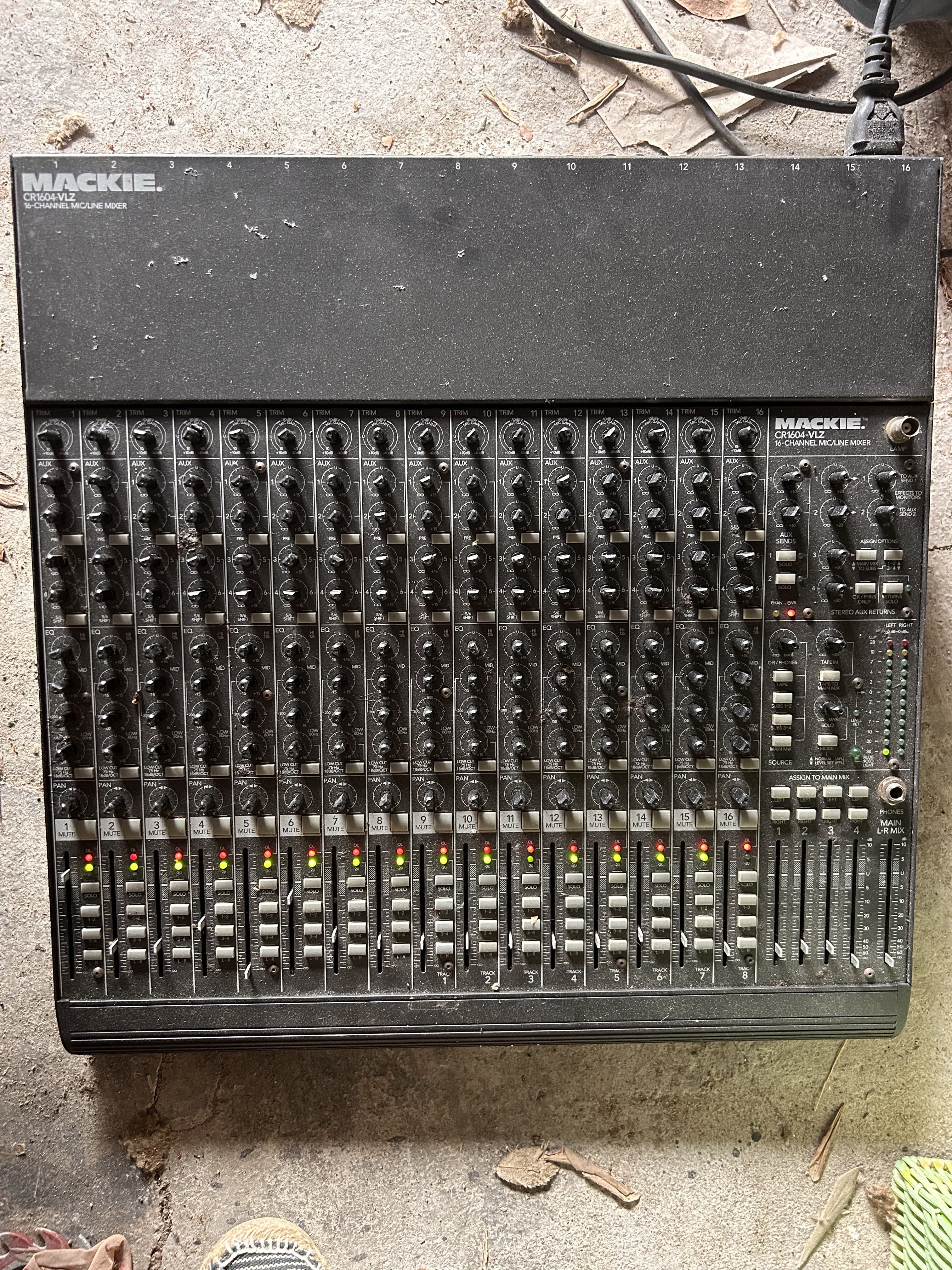 Vends Mackie 1604 vlz