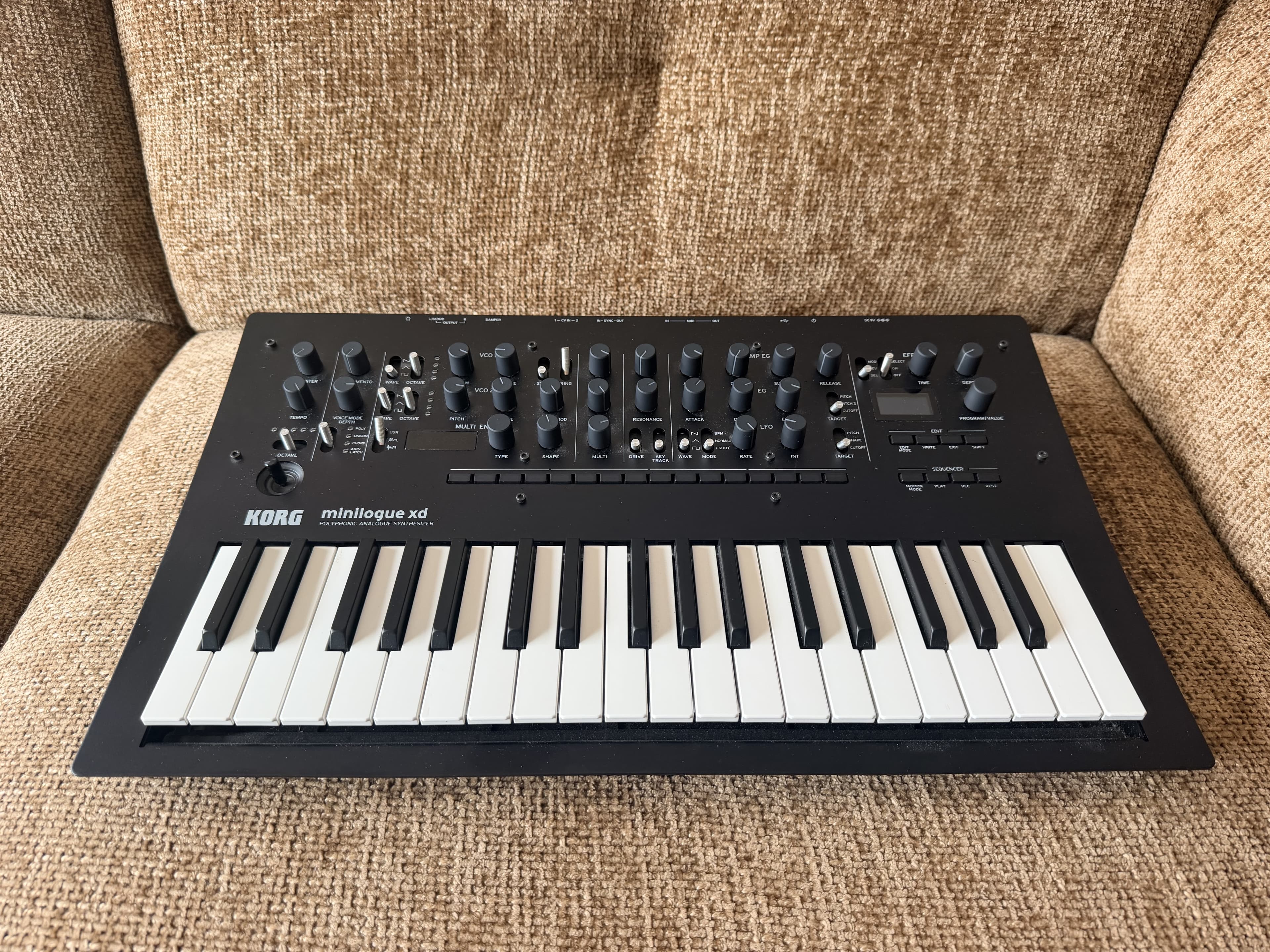 Korg Minilogue XD – Excellent état – Jamais utilisé – Boîte + alimentation d’origine