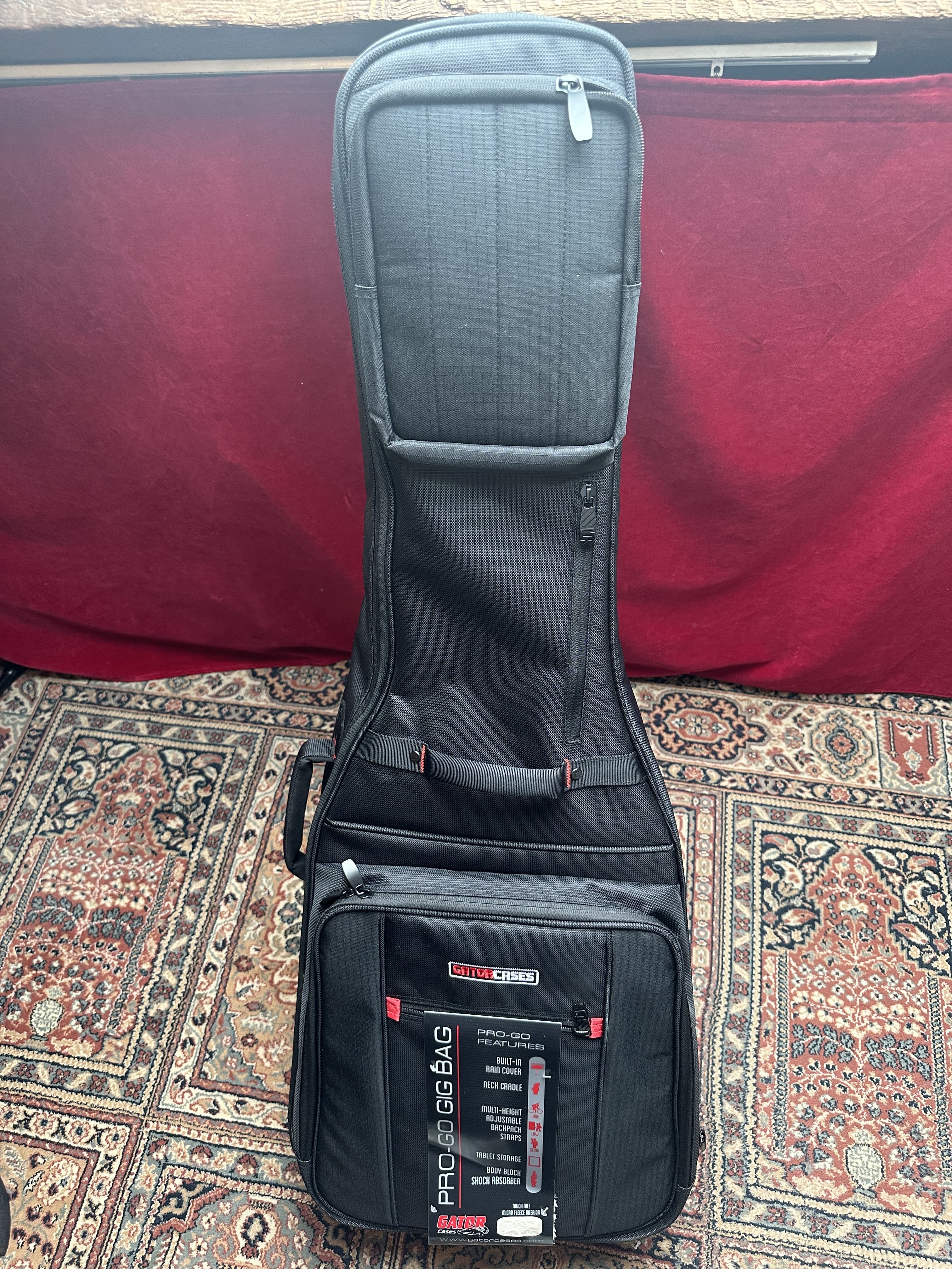 Vends Housse double pour 1 guitare électrique et 1 guitare acoustique