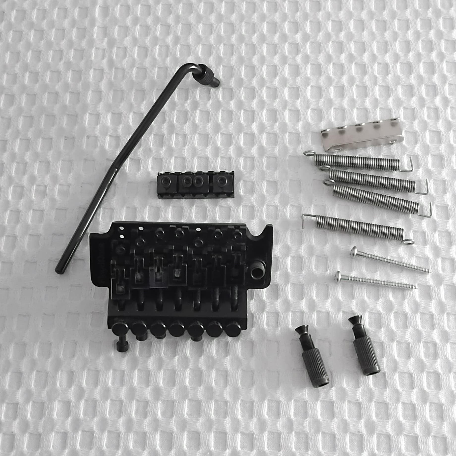 Vibrato Floyd Rose noir pour guitare 7 cordes