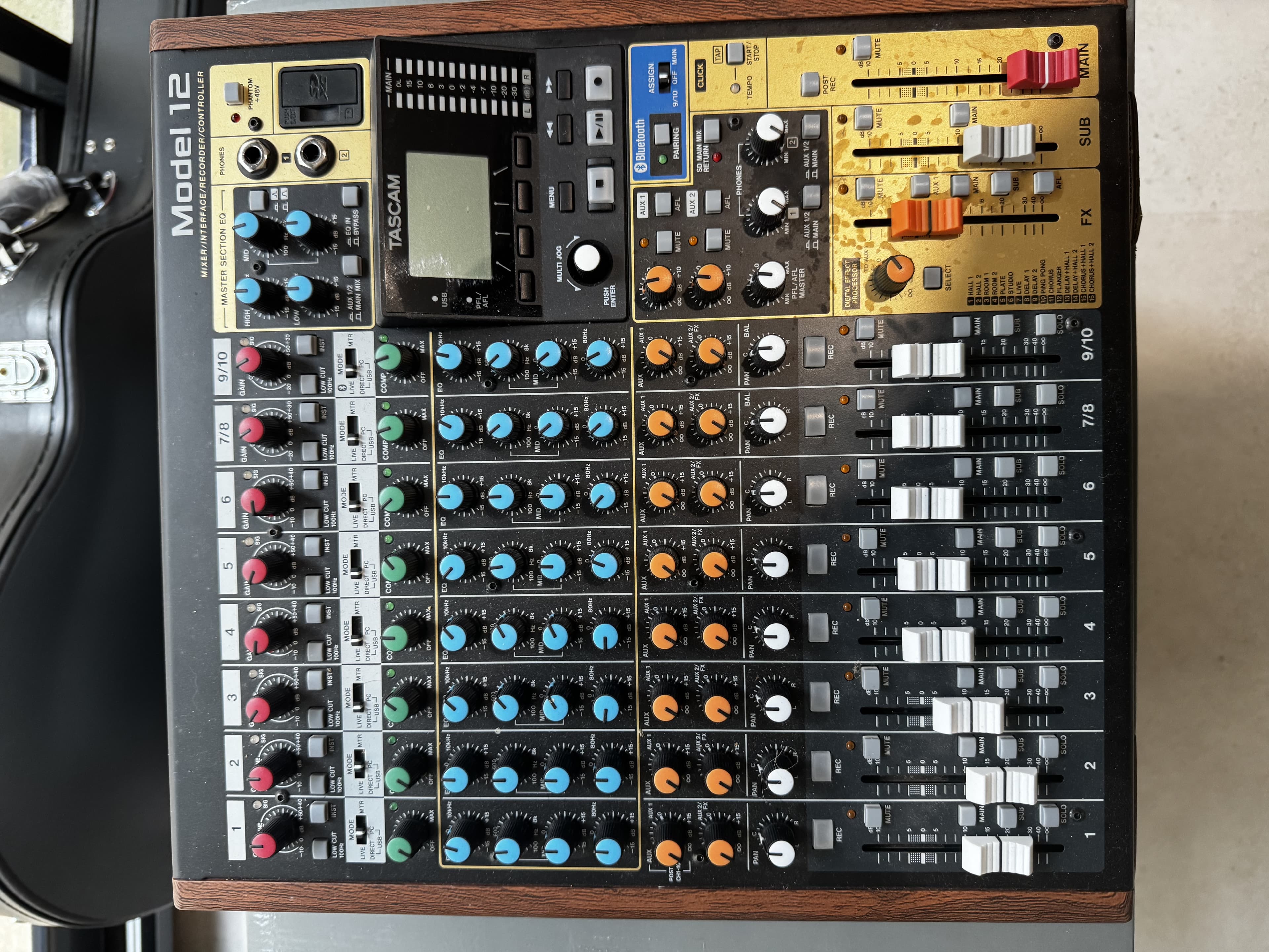 Tascam model 12. État neuf facture aout 2025
