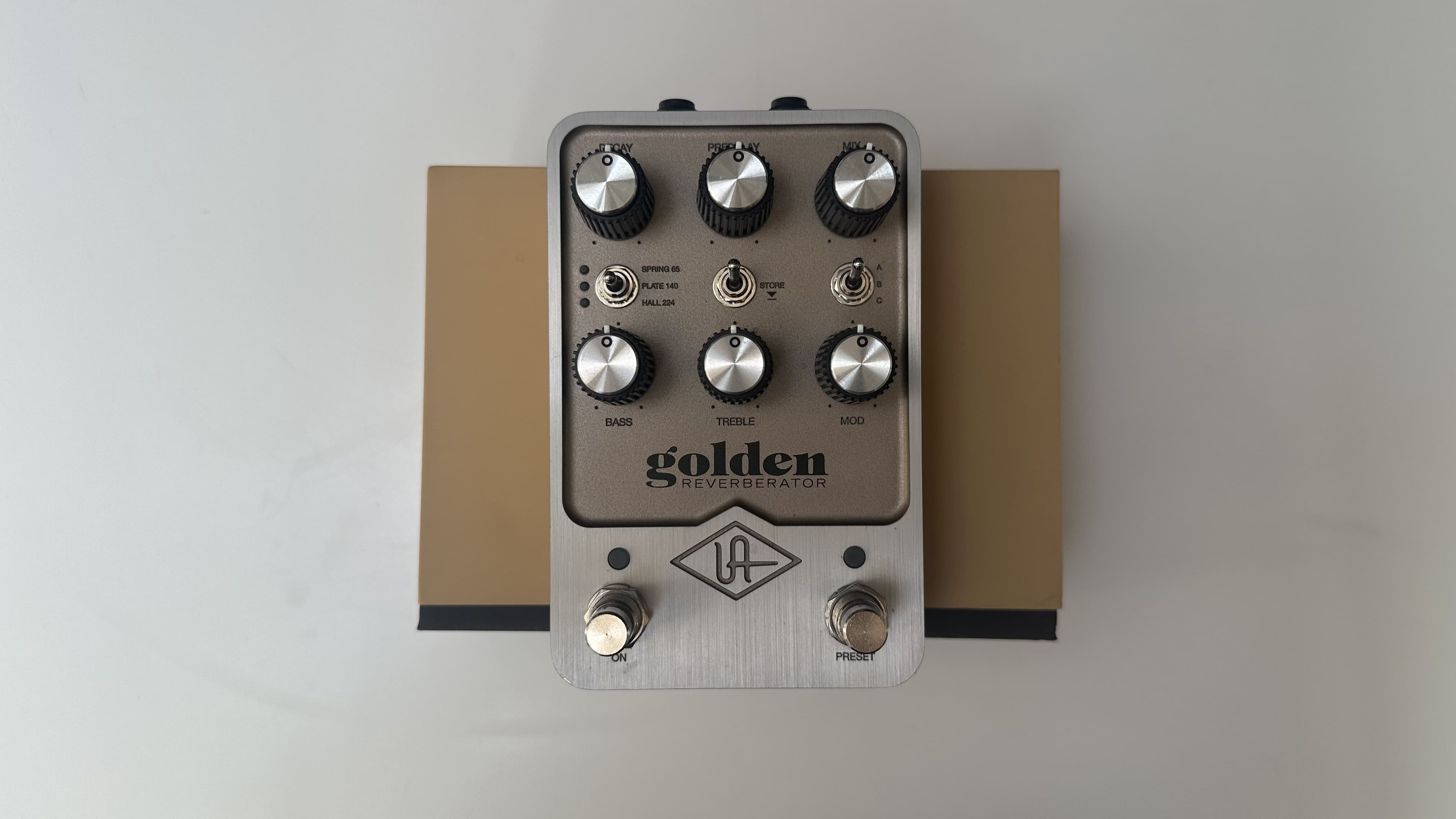 Vends Universal Audio Golden Reverberator comme neuve