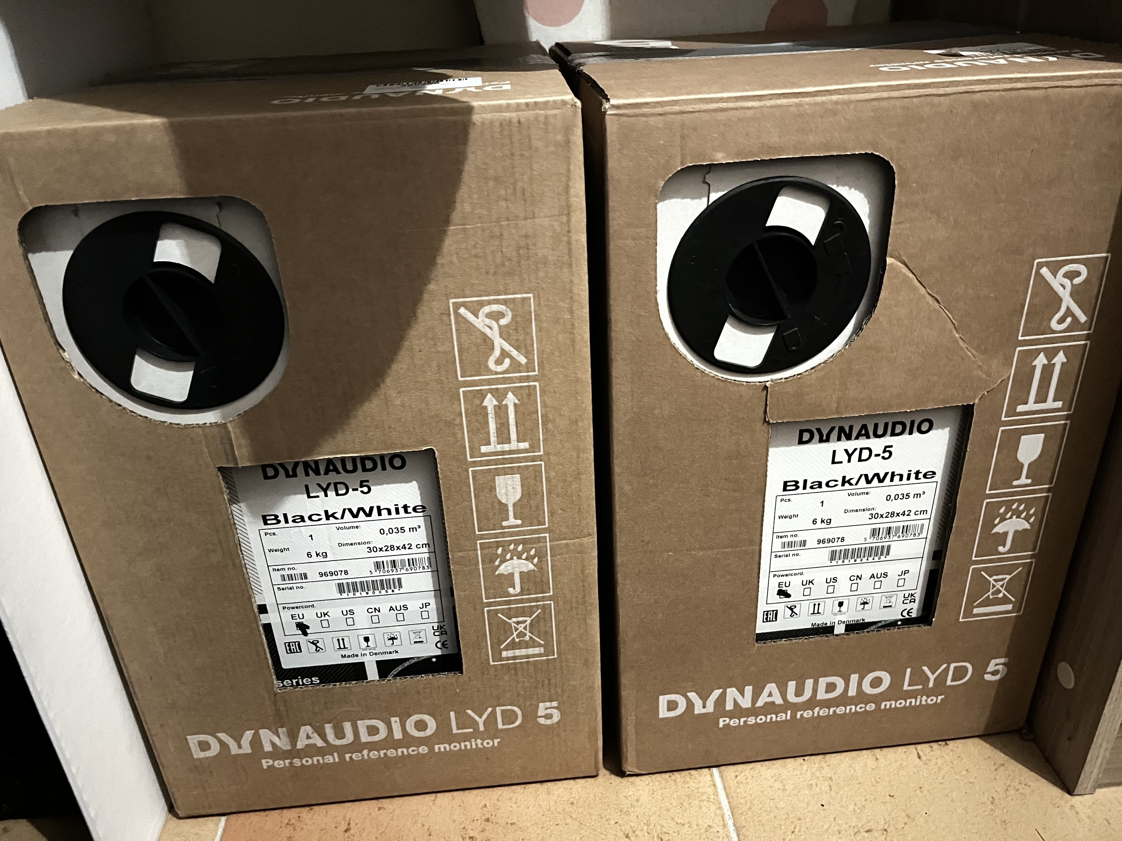 Vend Paire de Dynaudio Iyd 5 blanches