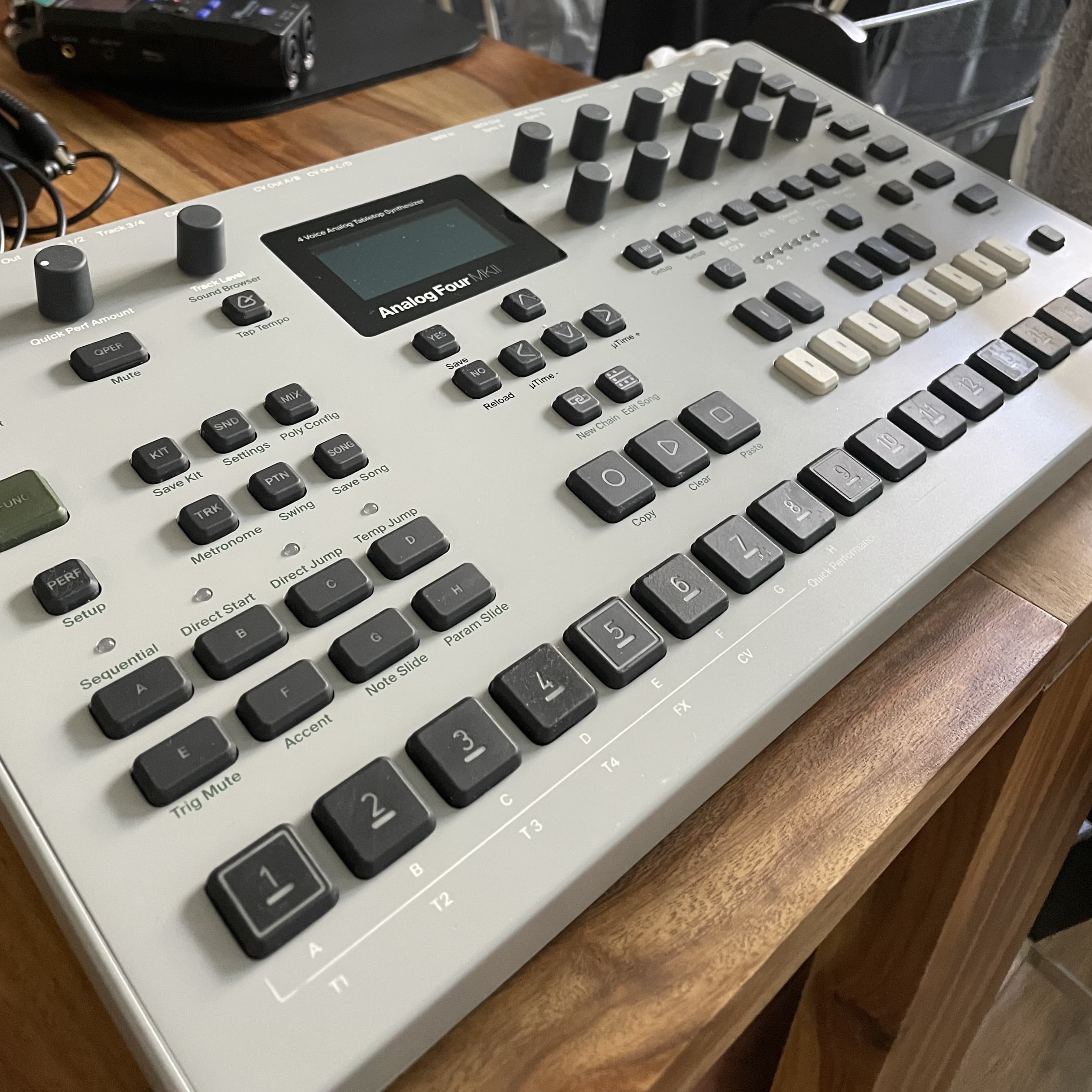 Elektron analog four mk2