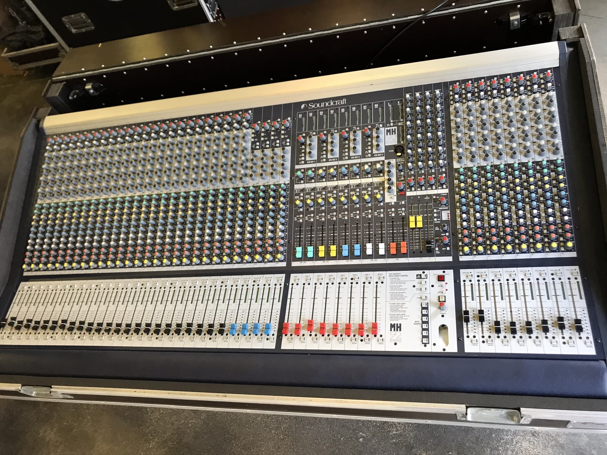 Vends console Soundcraft MH2 32+4