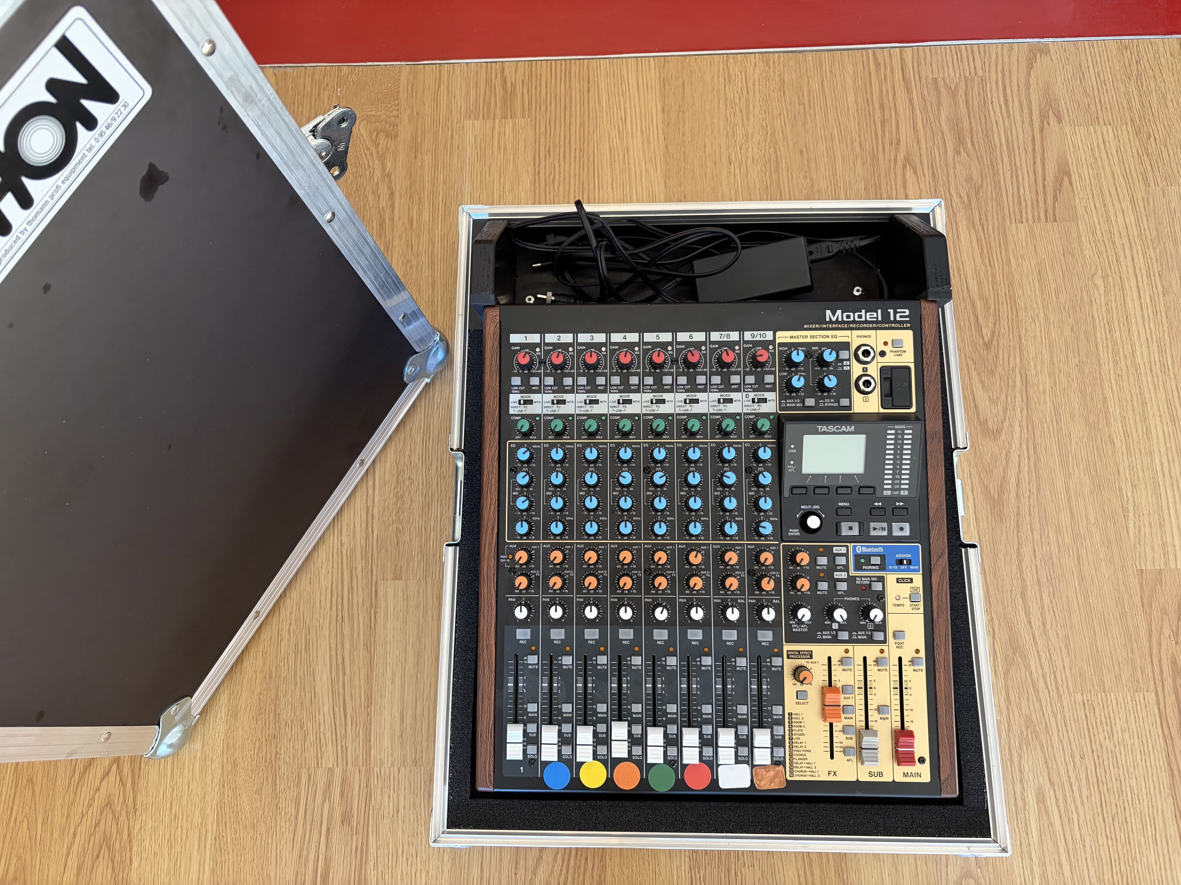 Vends Tascam Model12 AVEC FLYCASE achetée en 2025