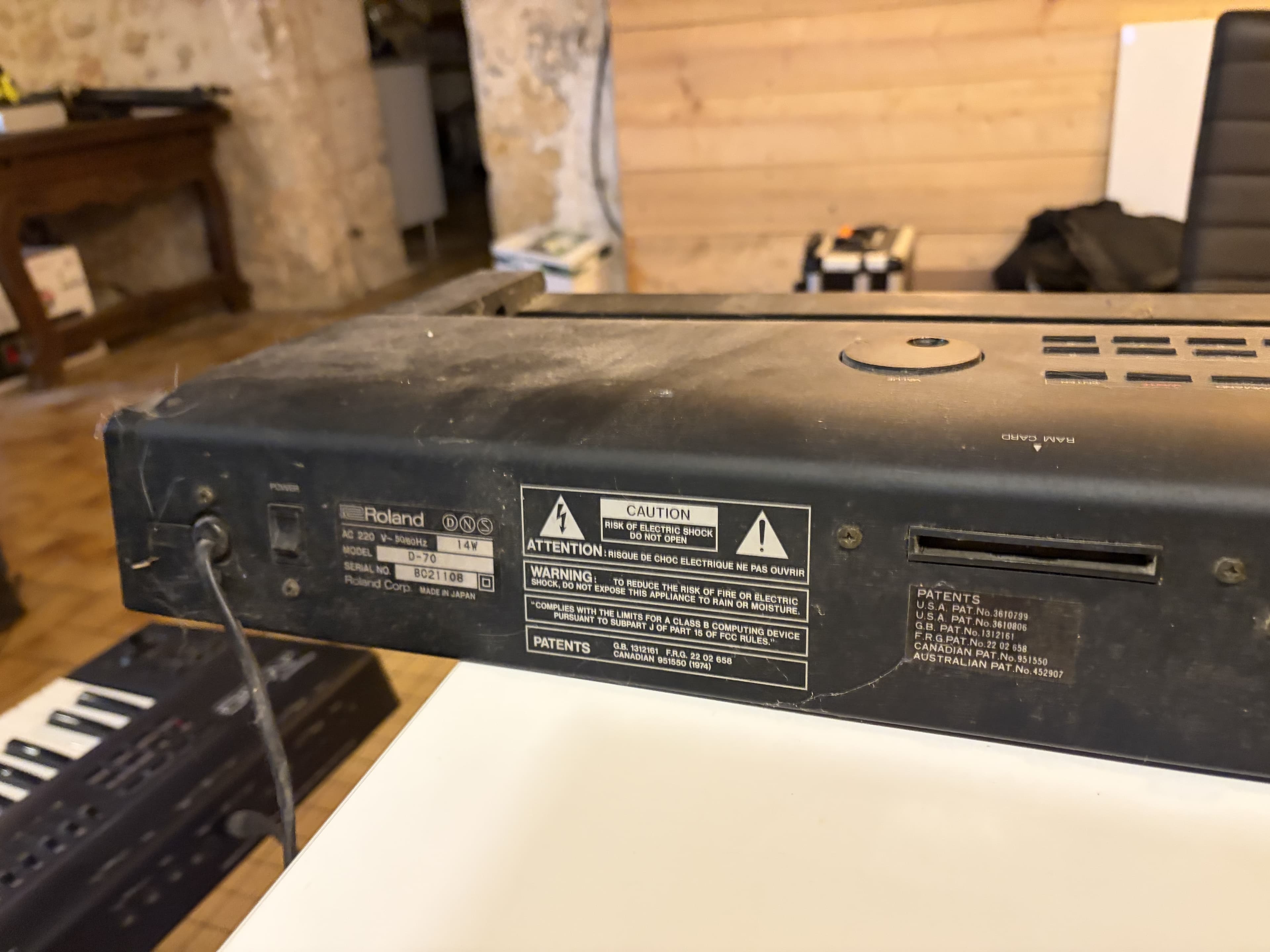 Lot de 2 Roland D-70 Super LA Synthesizer – À restaurer / pour pièces