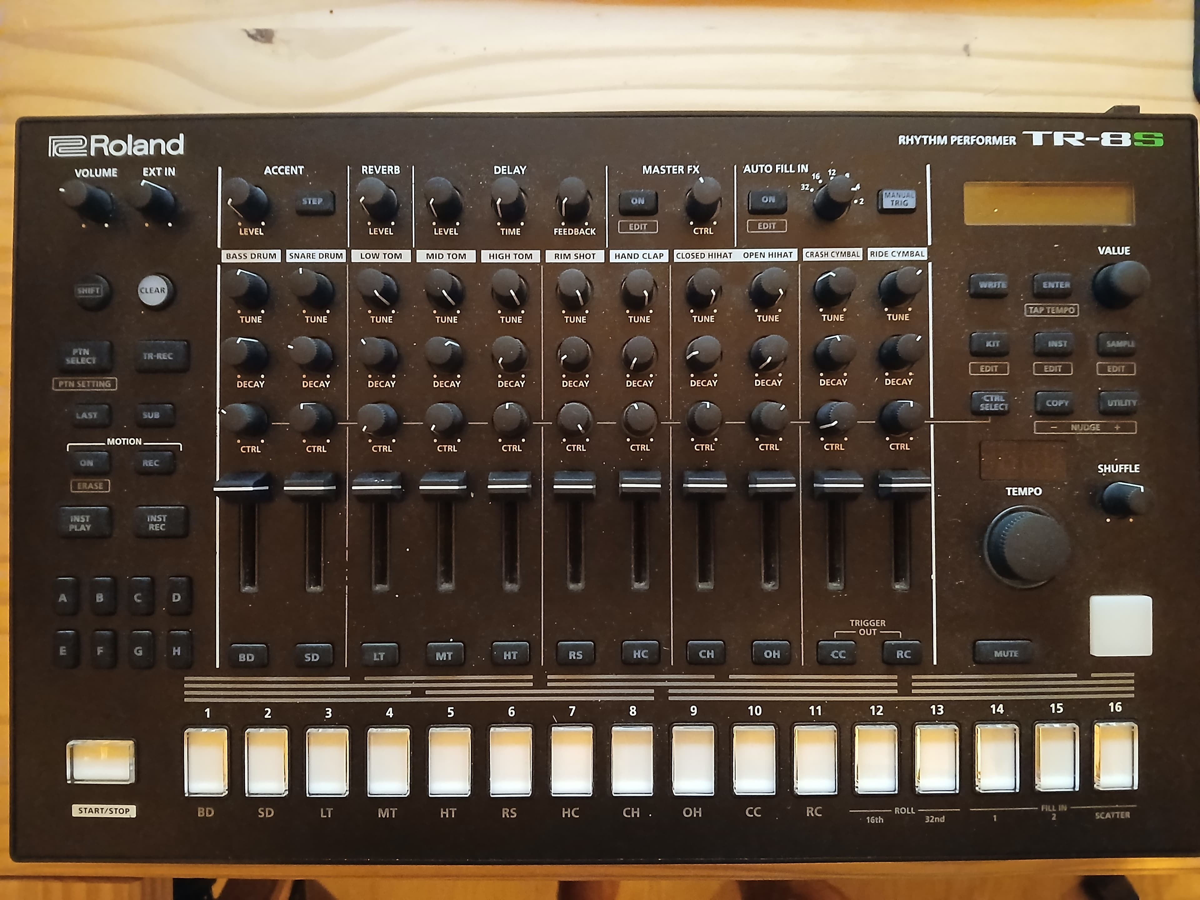 Vends Roland TR8S