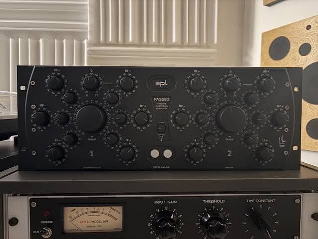 Spl PassEq en état neuf ainsi que beaucoup d'équipement de studio ( Liste sur simple demande )