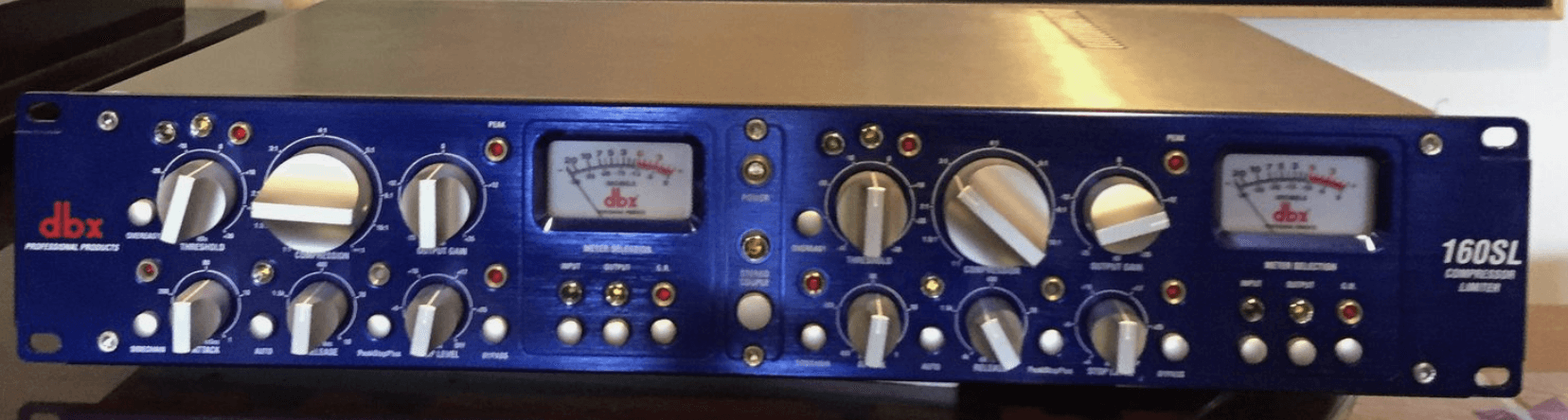 Dbx 160 SL ainsi que de nombreux appareils studio ( Liste sur demande )