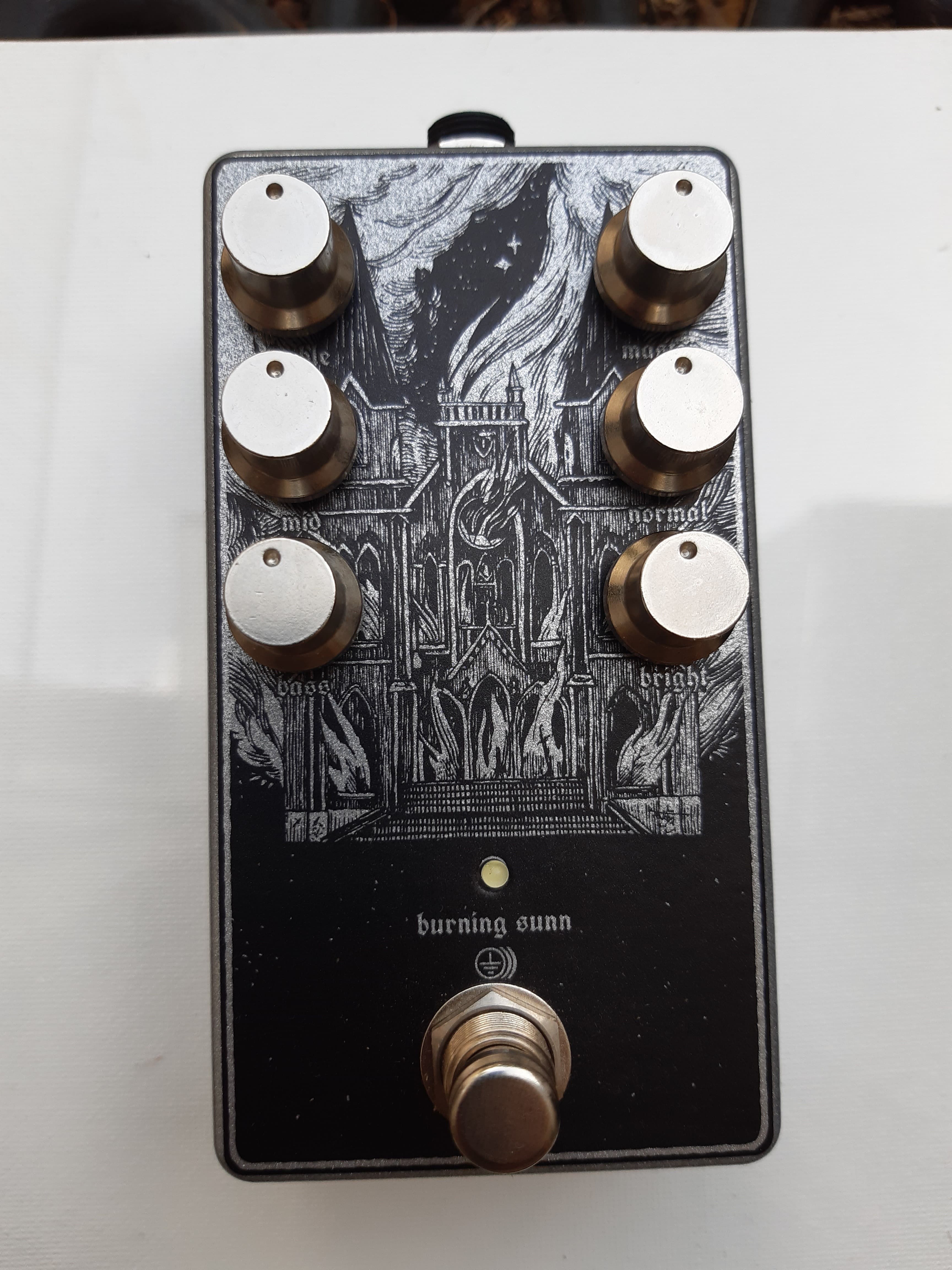 vends Ground FX Burning Sunn Small Sunn modèle T