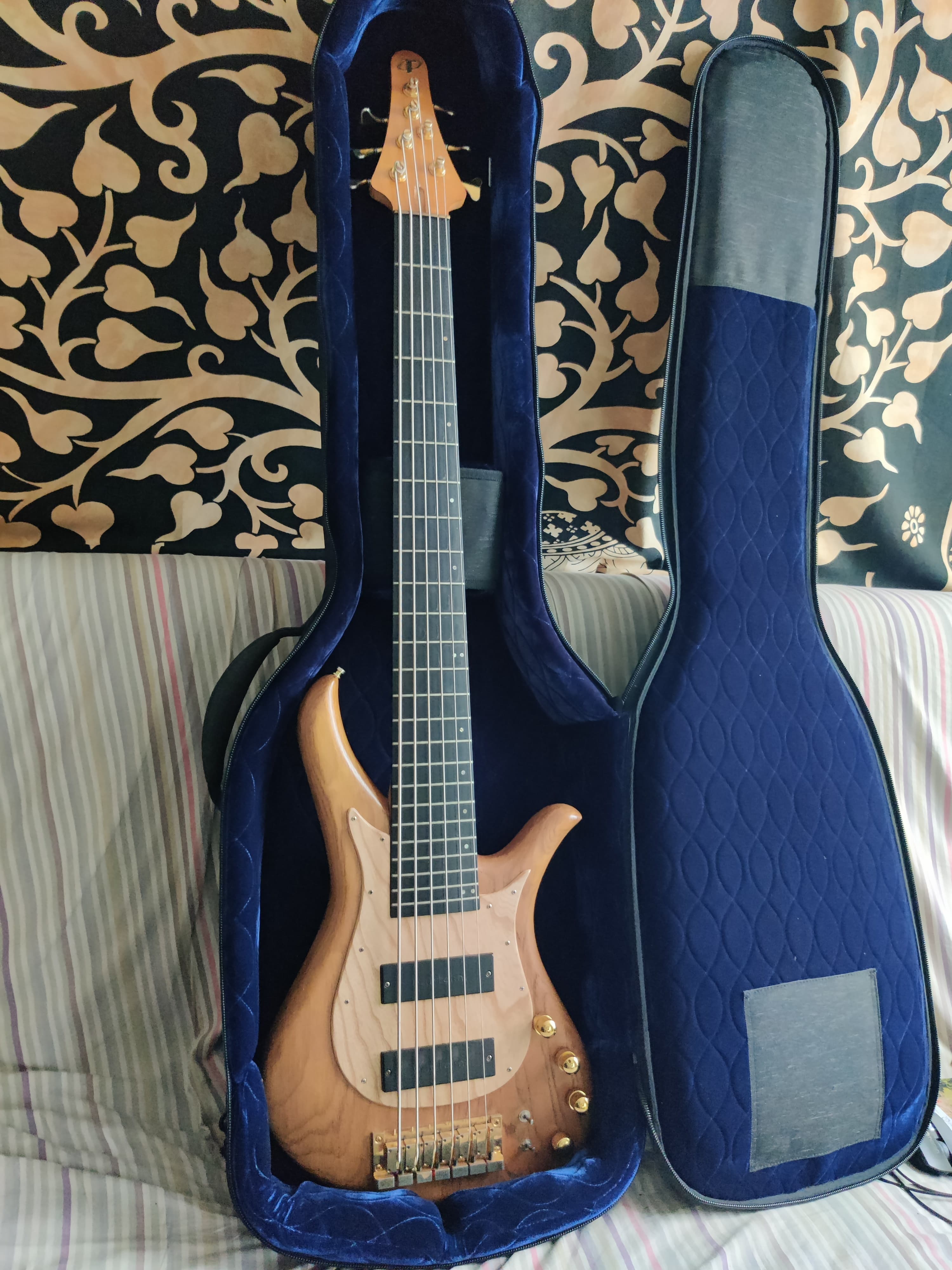 Vends basse 6 cordes Tune Beb-6