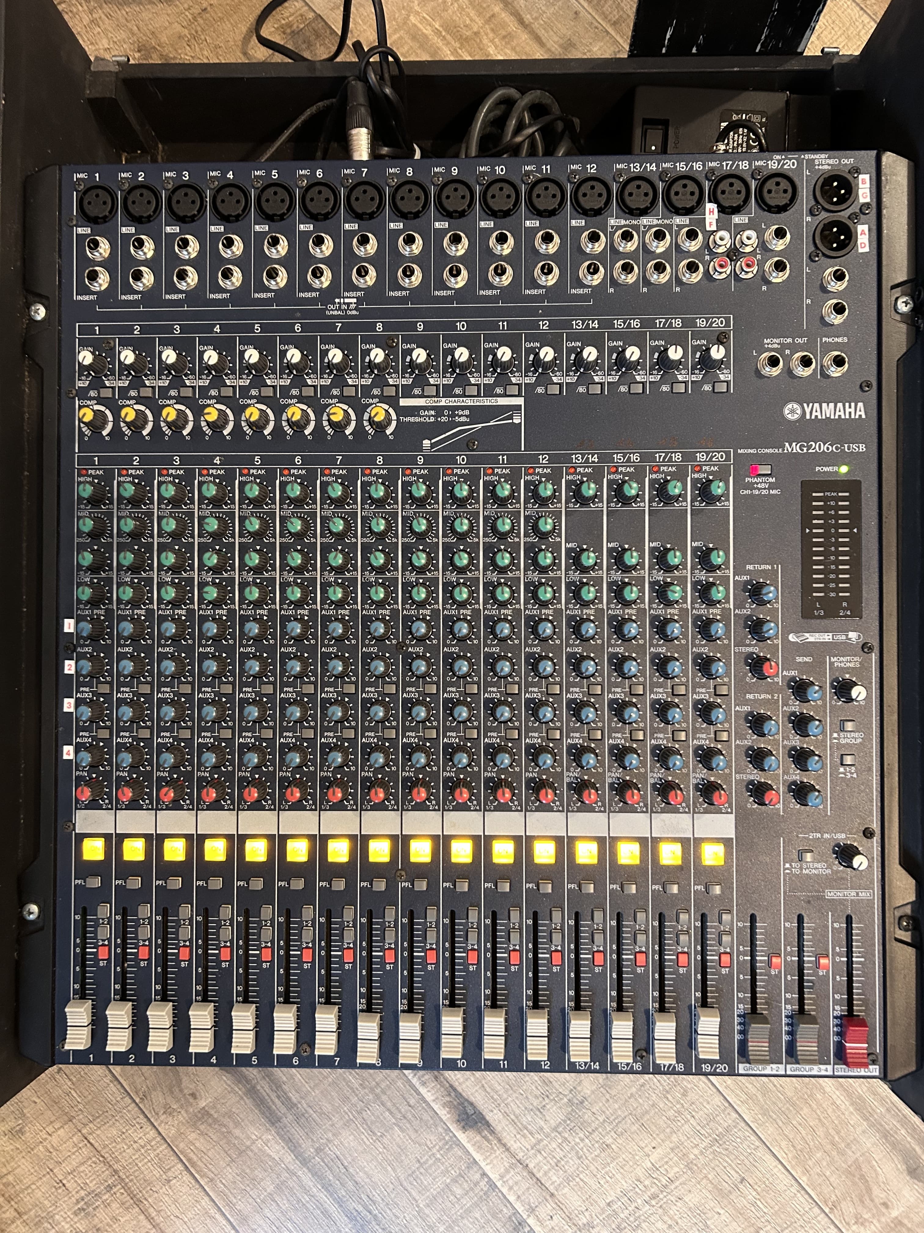 Table de mixage HAMAHA MG206 c USB