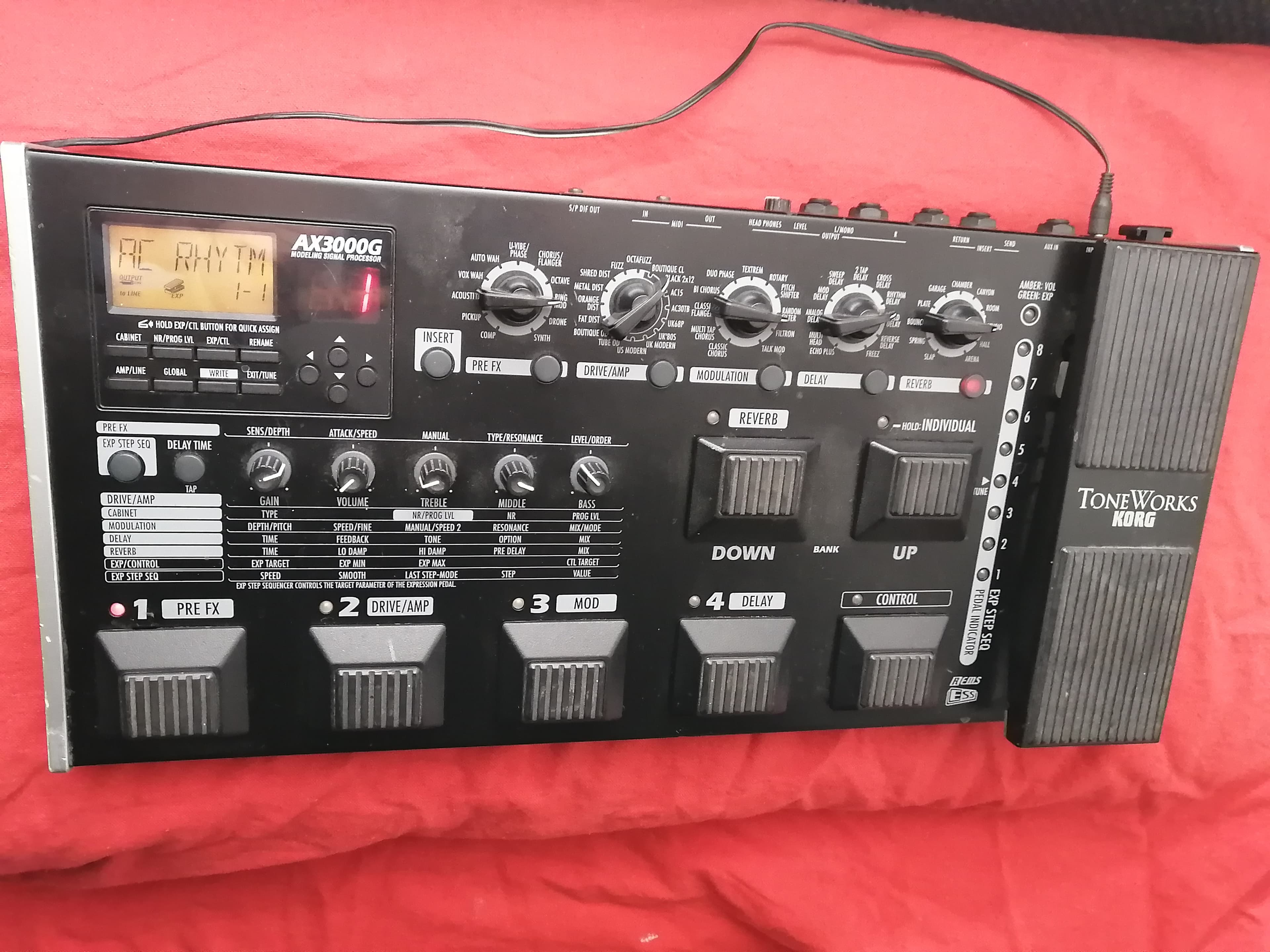 Korg AX3000G en bon etat avec alim d'origine