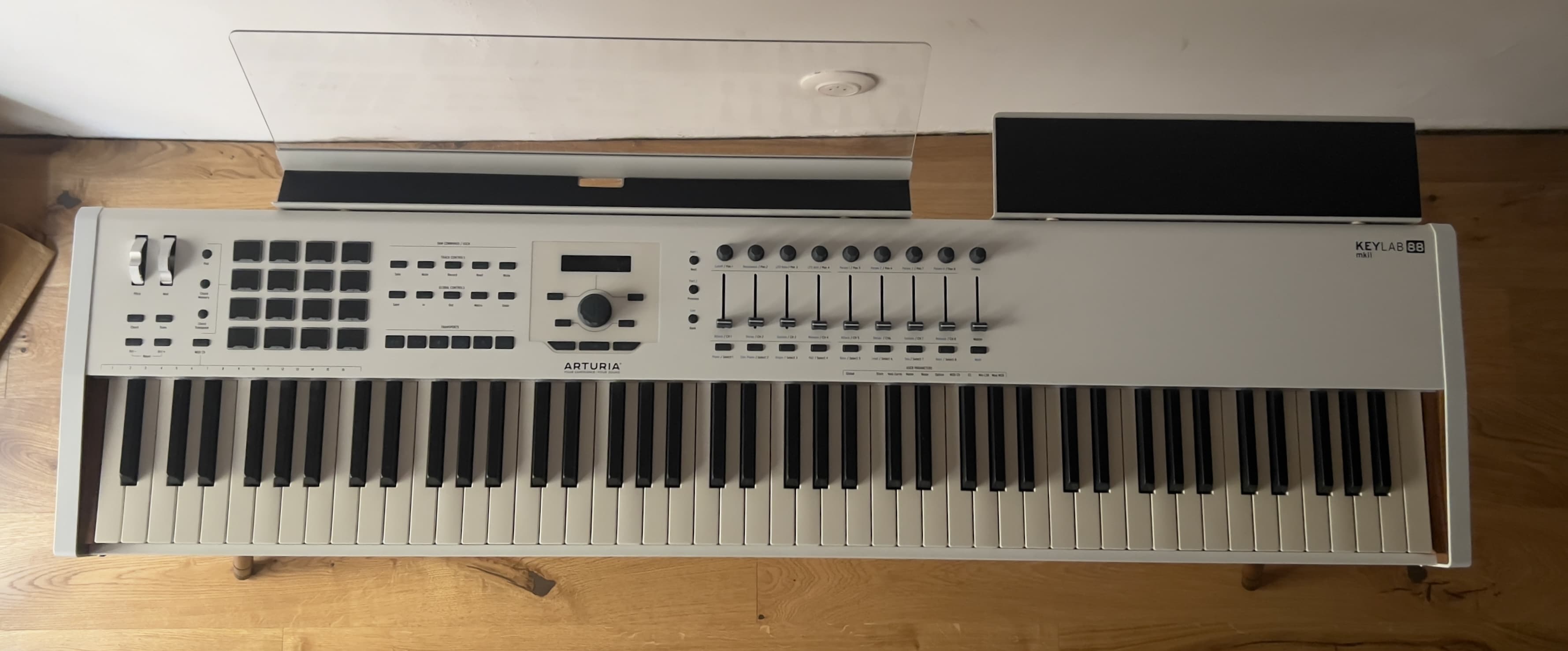 Arturia KeyLab 88 mkII blanc avec pieds