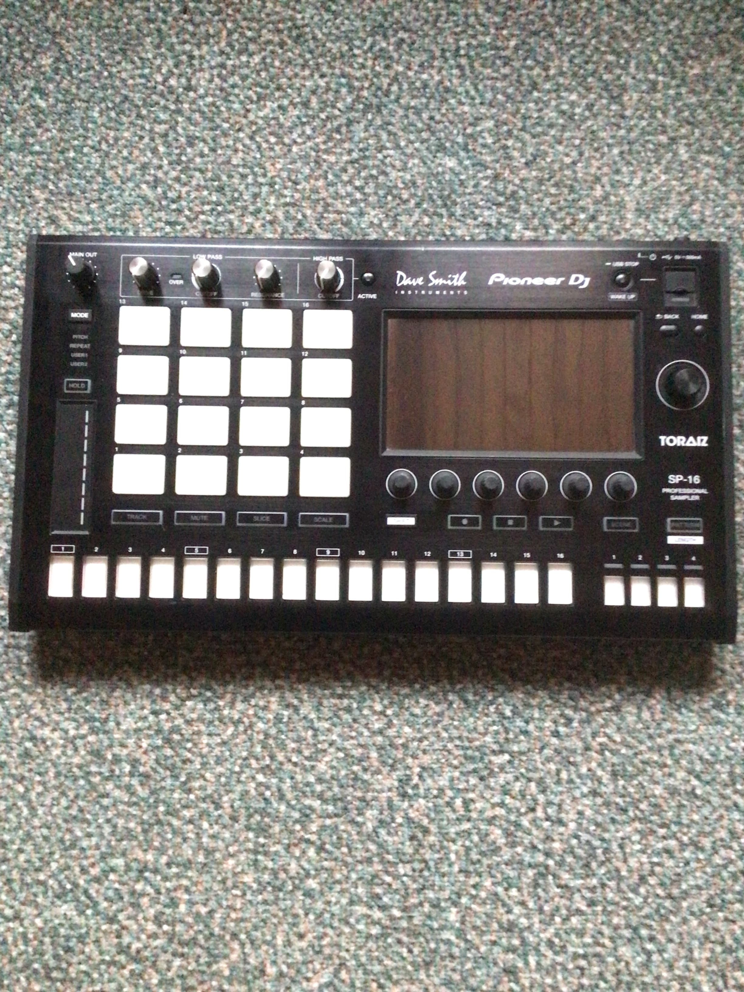 Sampler Pioneer DJ Toraiz SP16