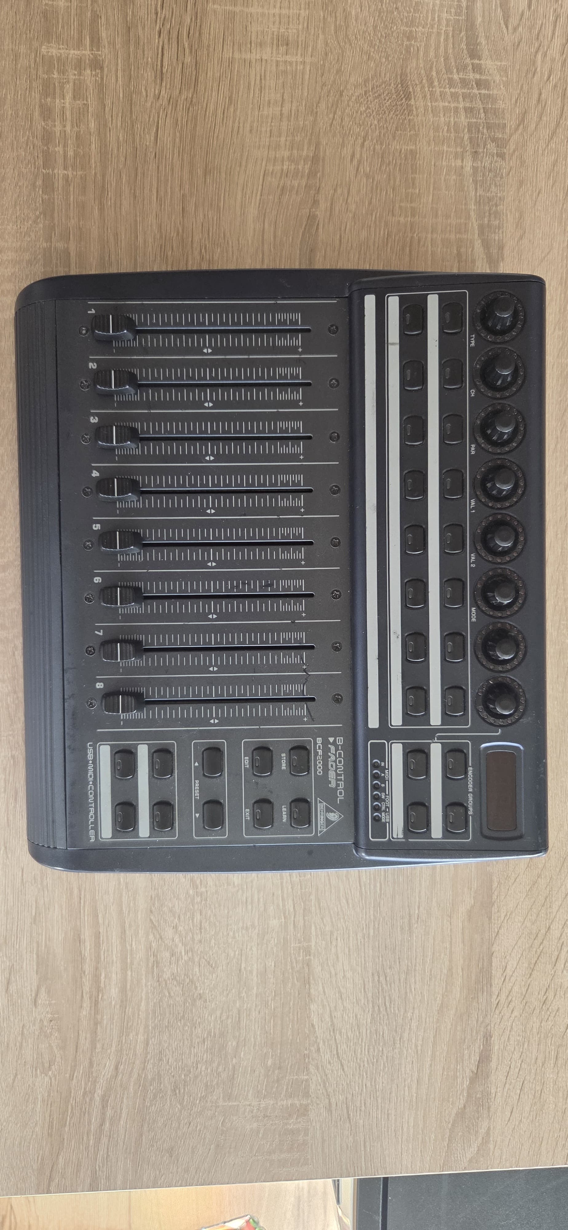 Behringer BCF2000 fader surface de contrôle