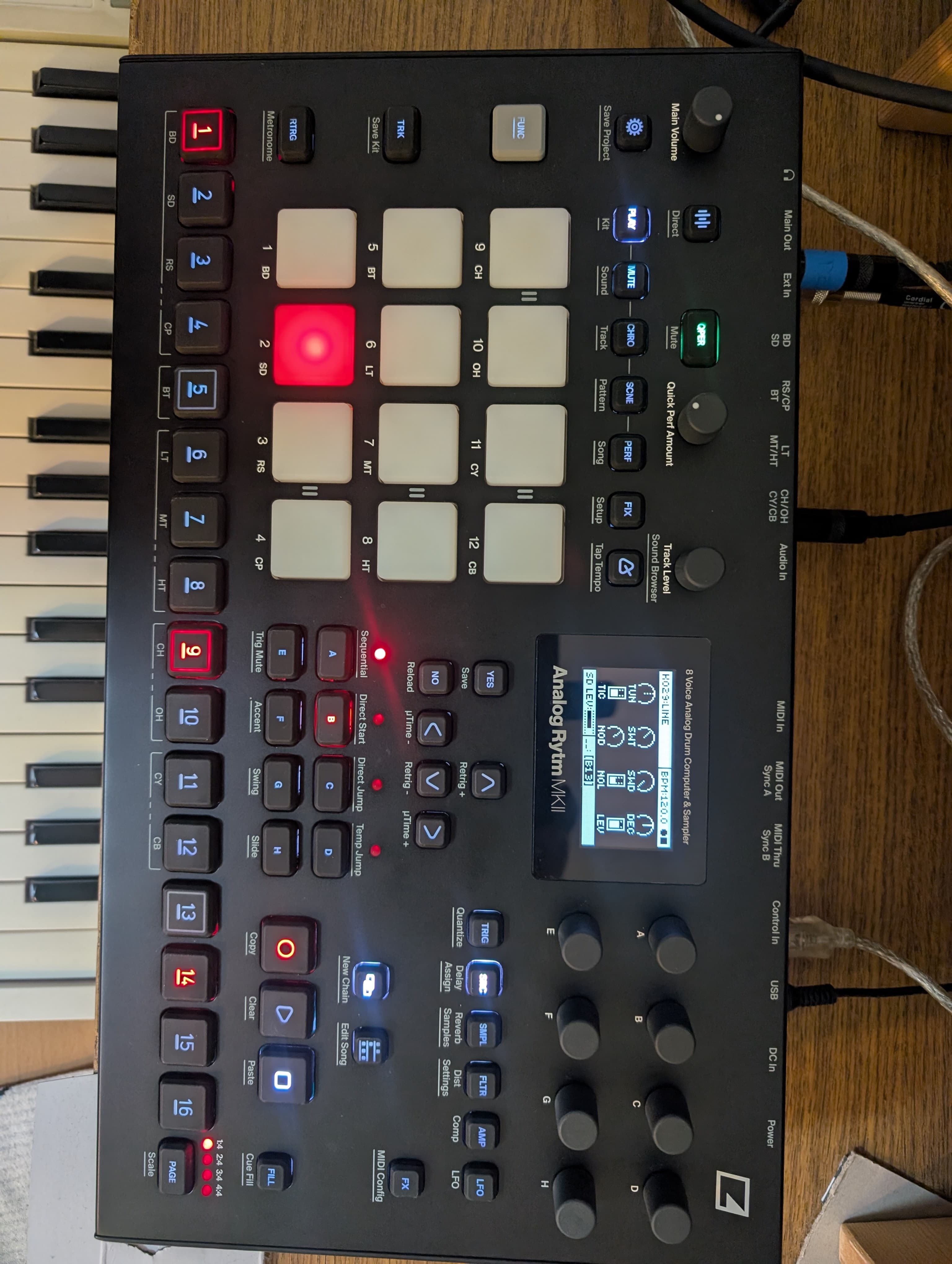Vends Analog Rytm MKII + decksaver