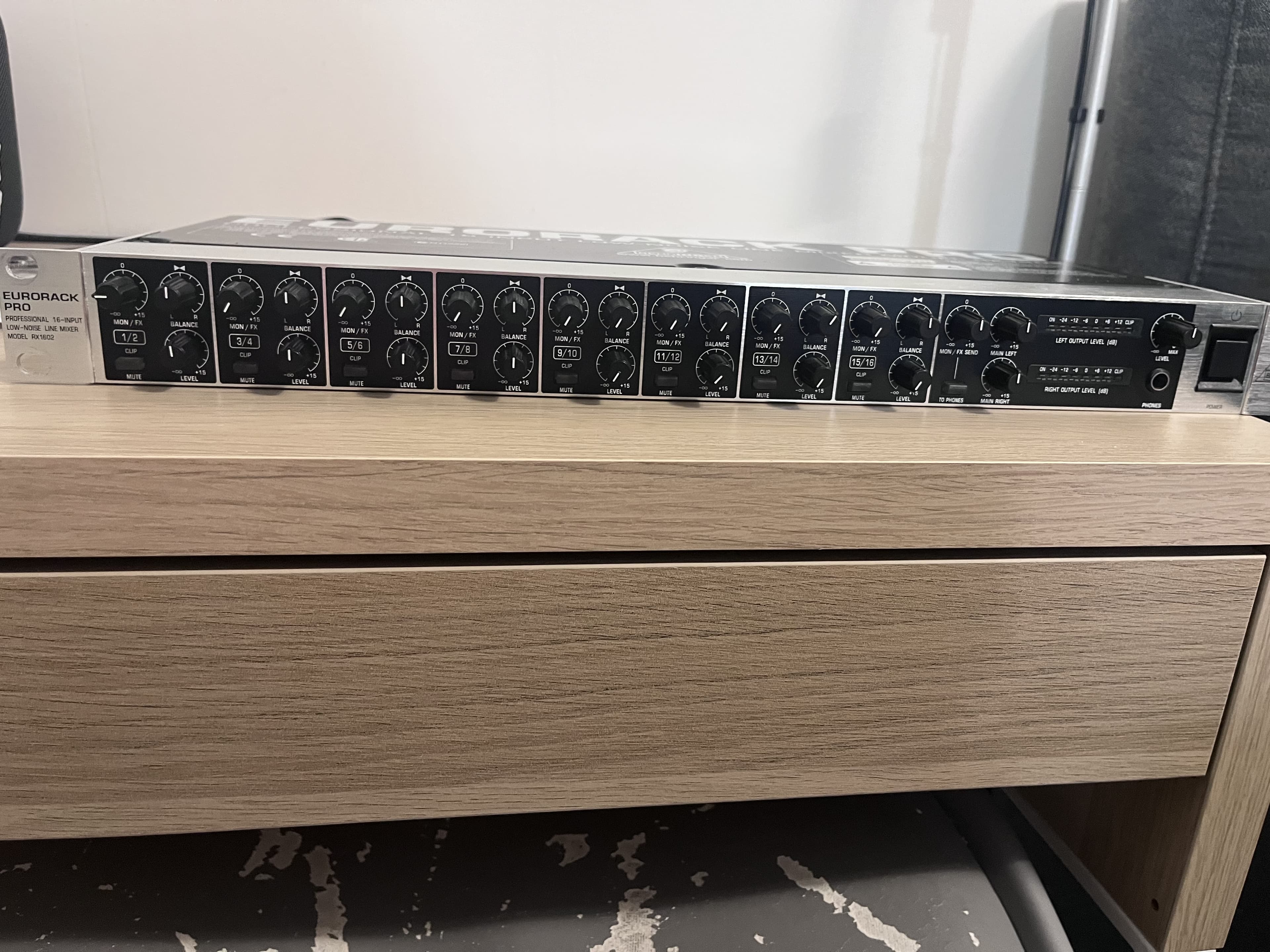 Behringer RX1602 v1