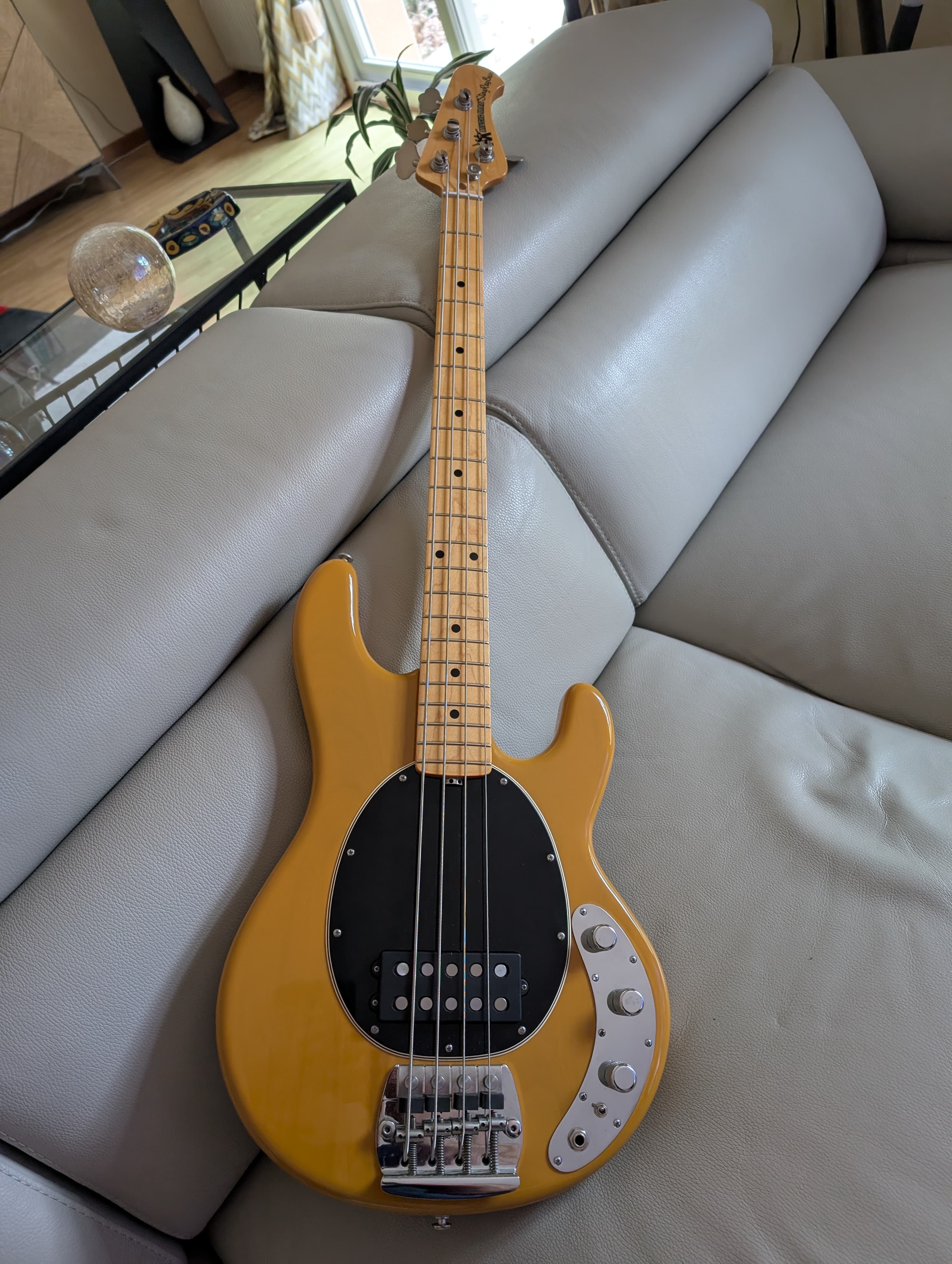 Basse Music Man StingRay "Old Smoothie" 40th Anniversary - Butterscotch - ÉTAT NEUF