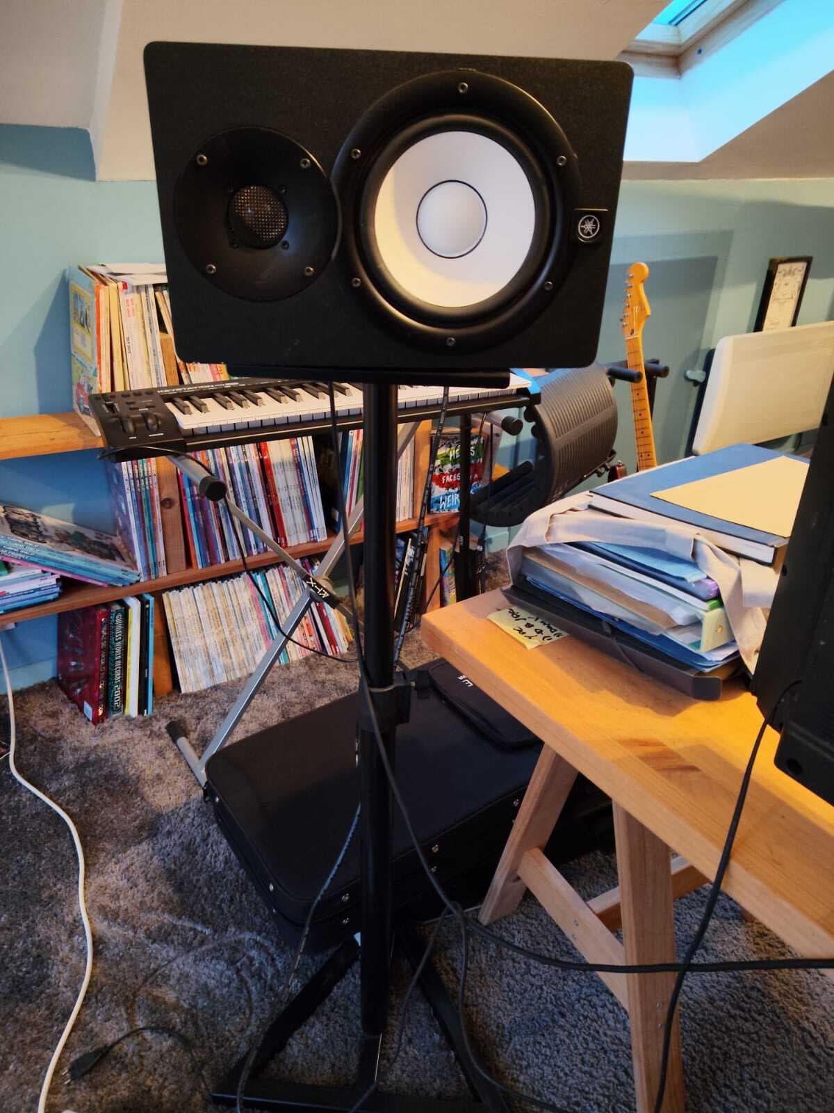 Vends paire d'enceinte Yamaha HS7 + pieds