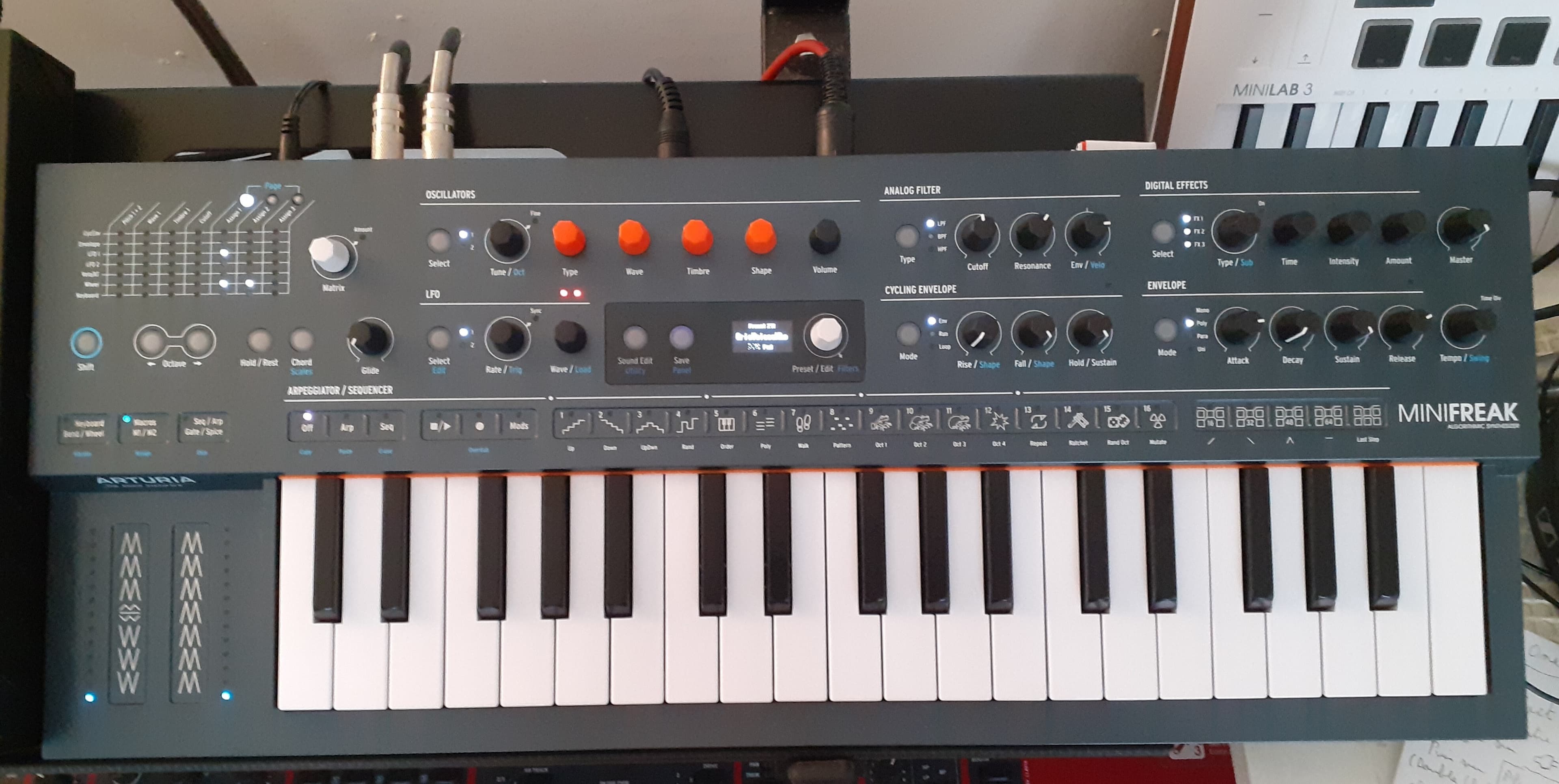 Vends Minifreak en excellent état.