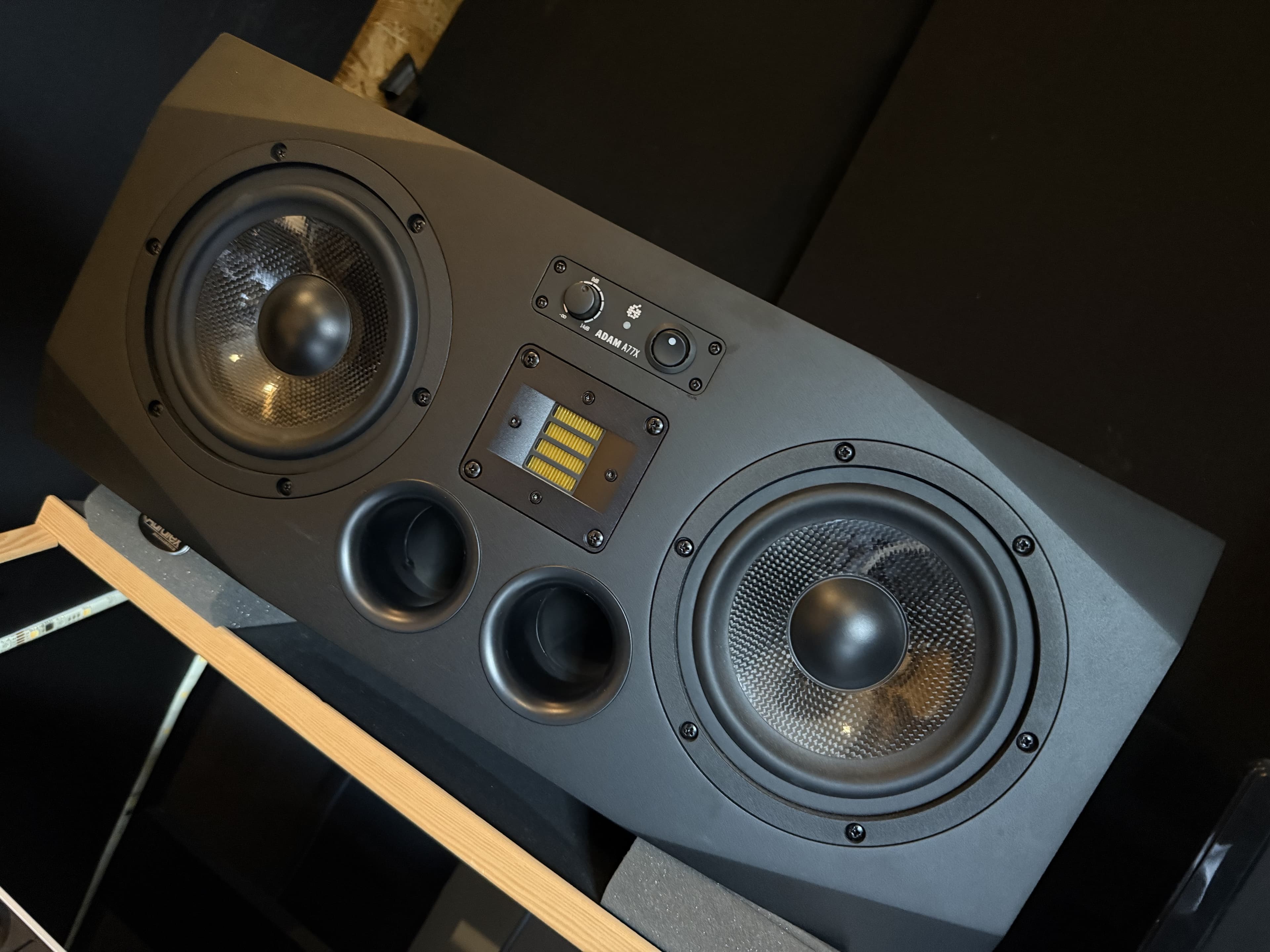 Adam A77X à vendre