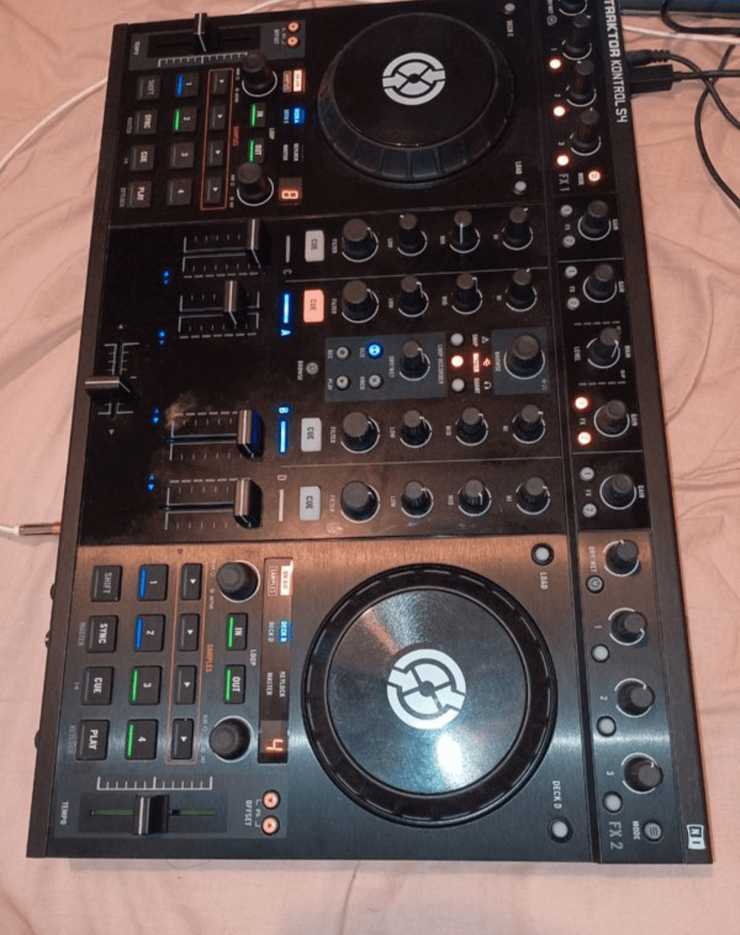 Vends native instruments DJ Kontrol S4 mkI