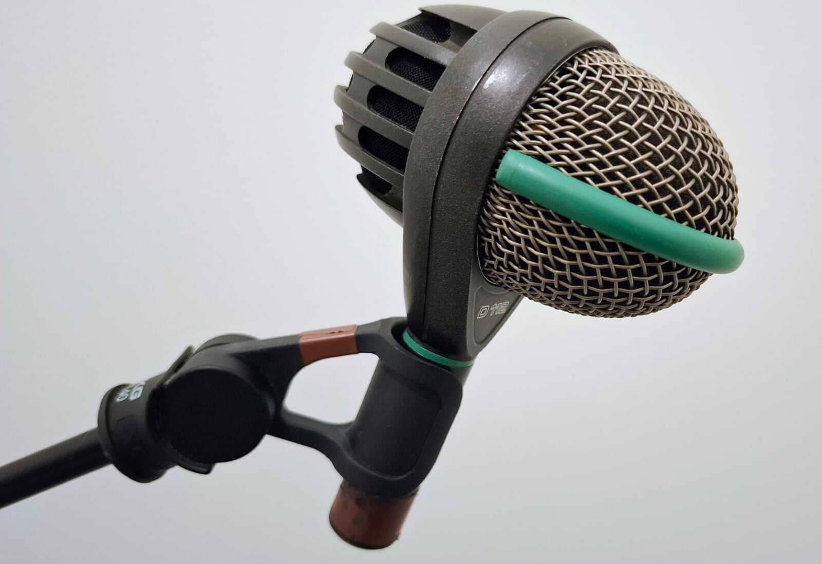 AKG D112 d'origine - Complet avec mallette rigide, pince et test RTA