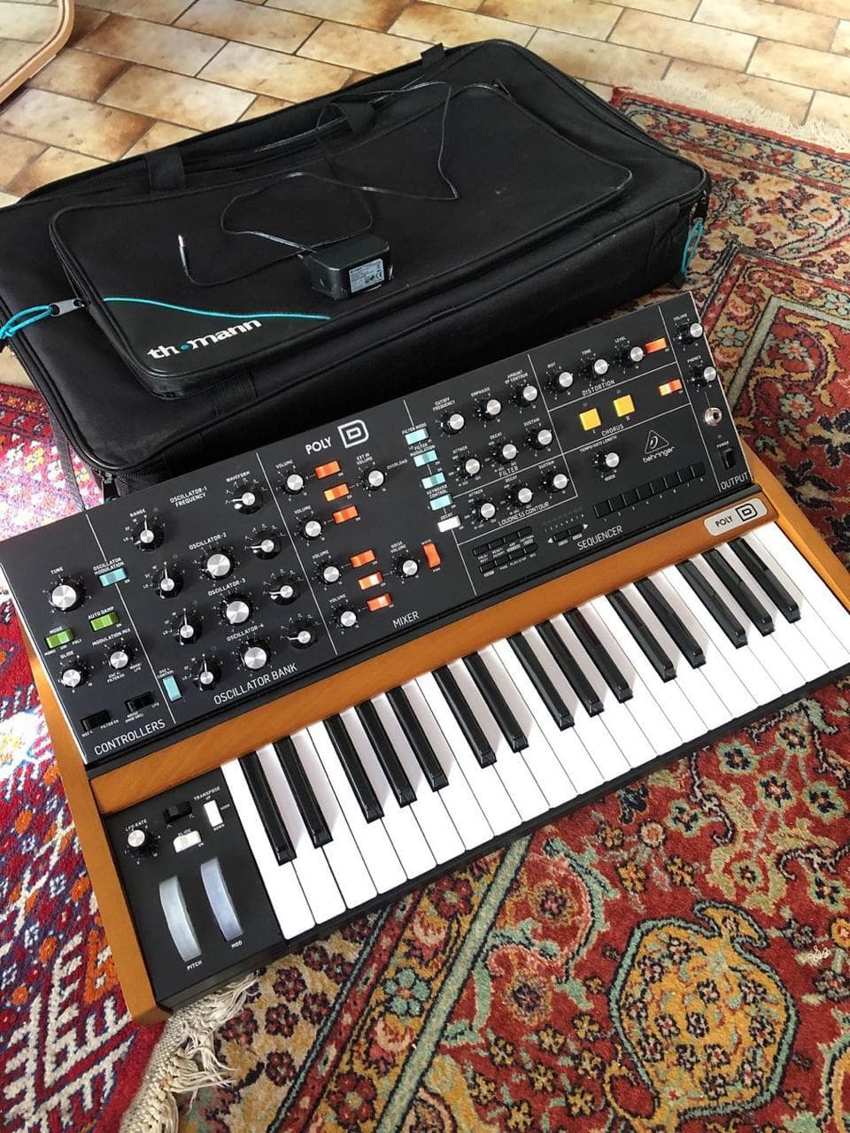 Behringer Poly D