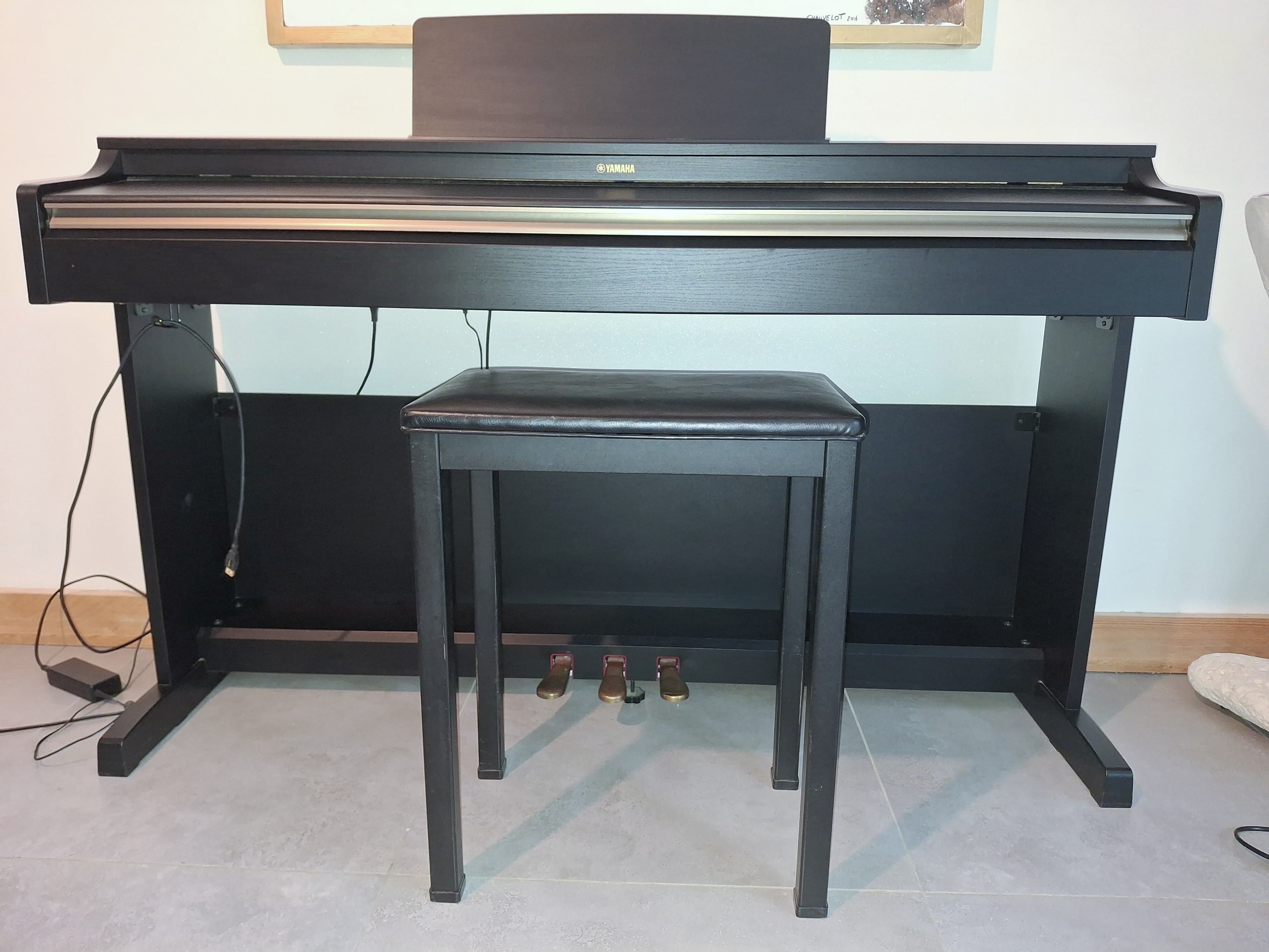 Piano numérique Yamaha Arius YDP-162B