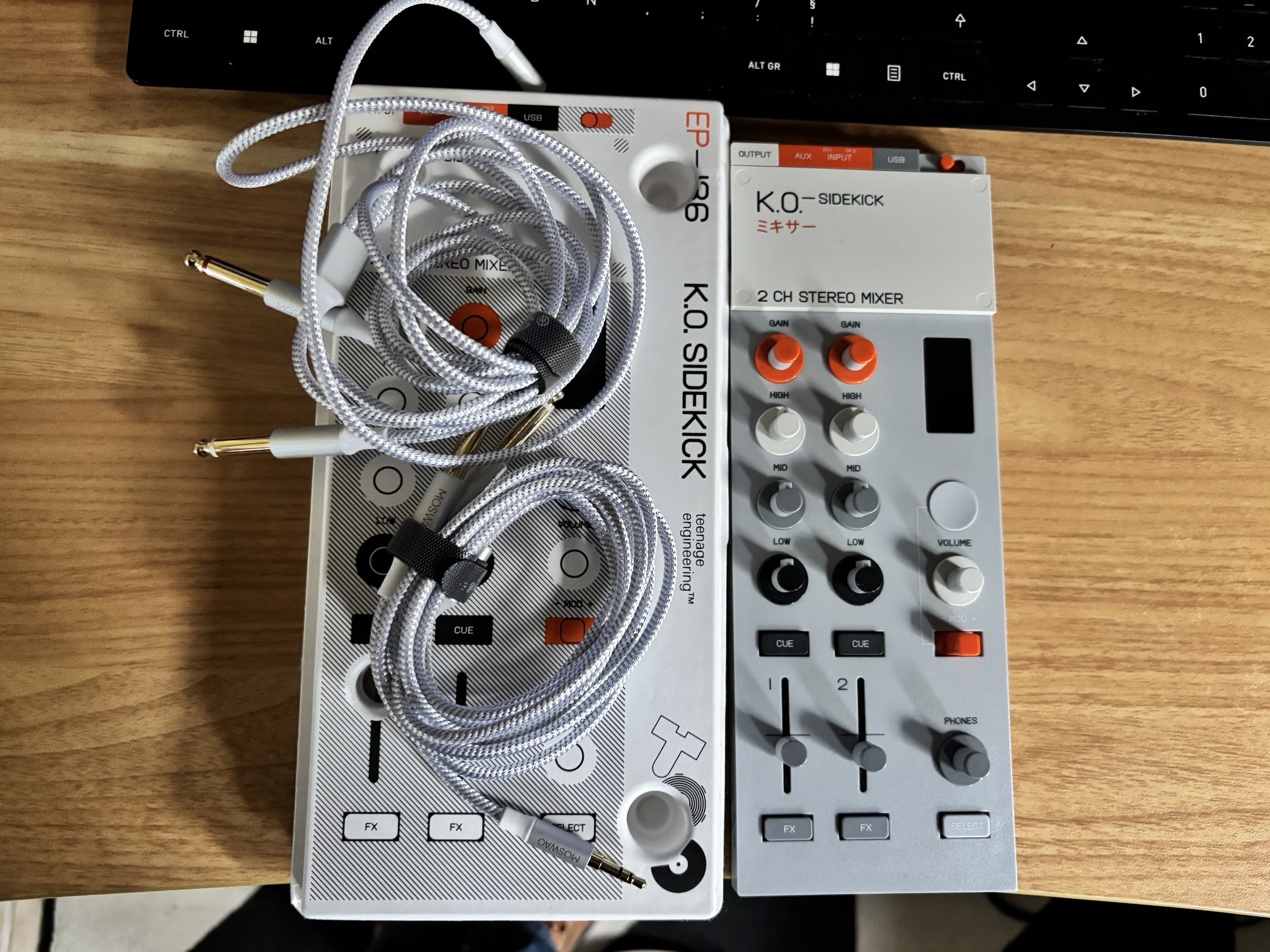 Sidekick parfait état + 2 cables d'inserts.