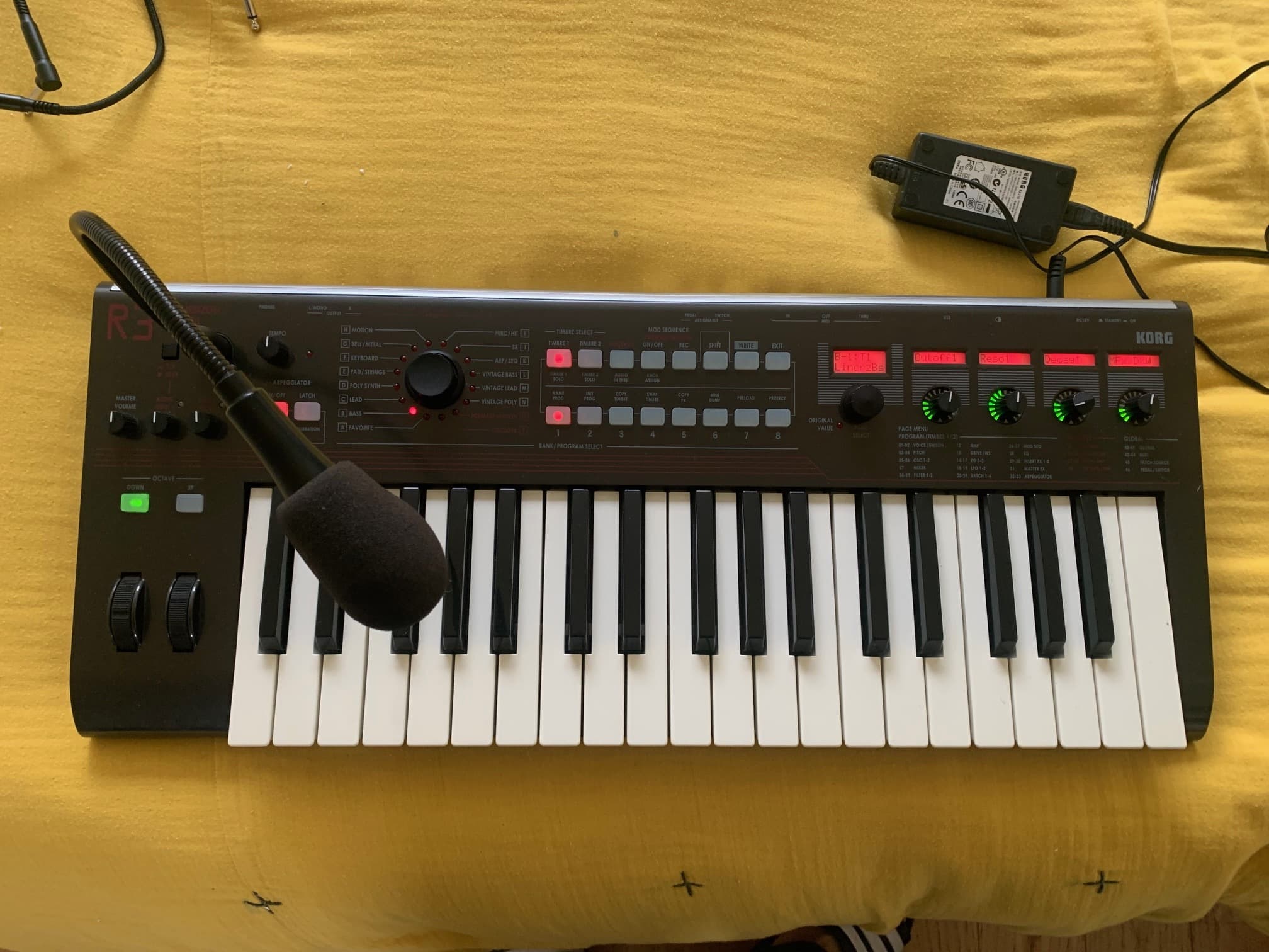 Synthétiseur Vocoder Korg R3