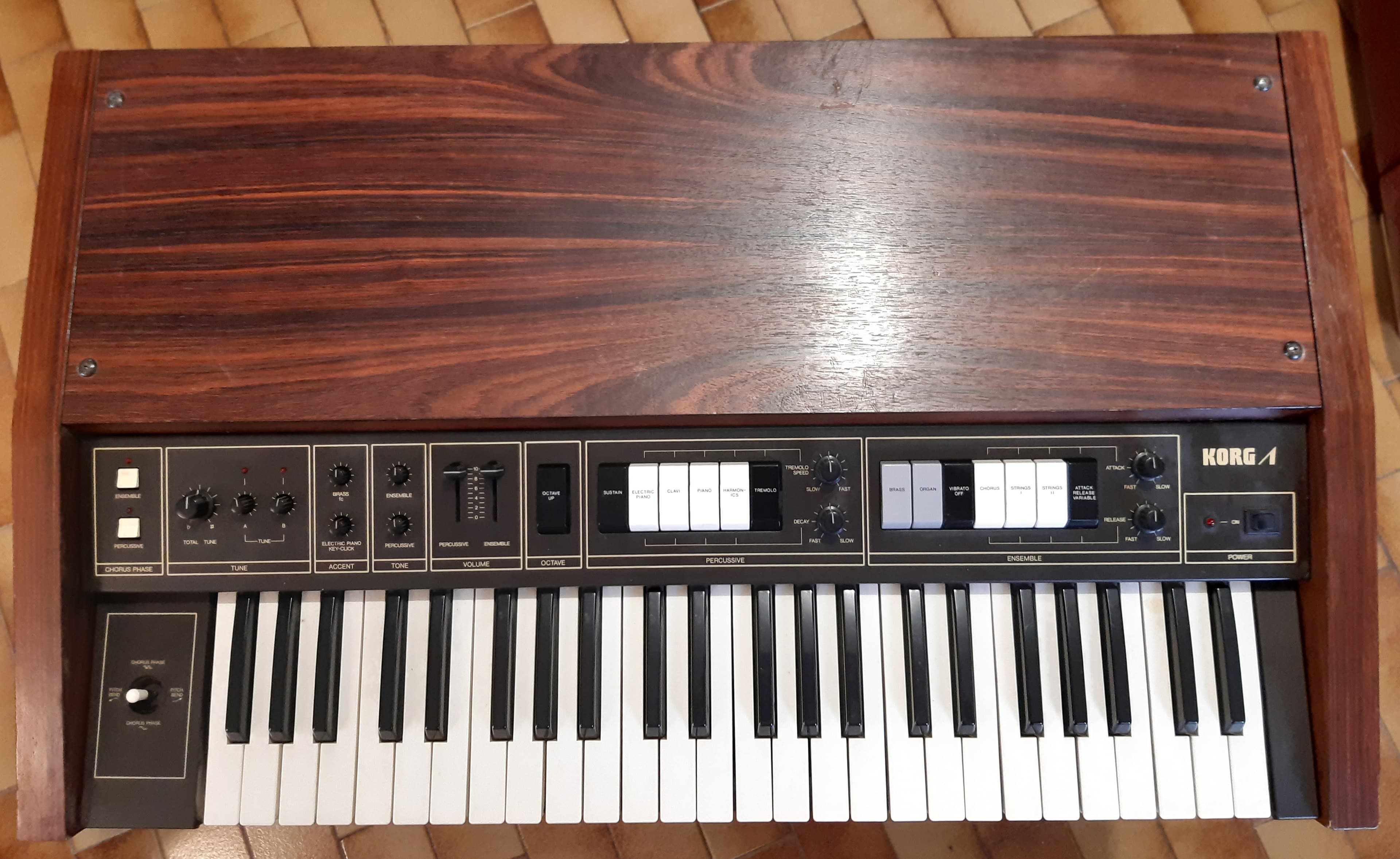Vends synthétiseur analogique Korg Lambda ES-50