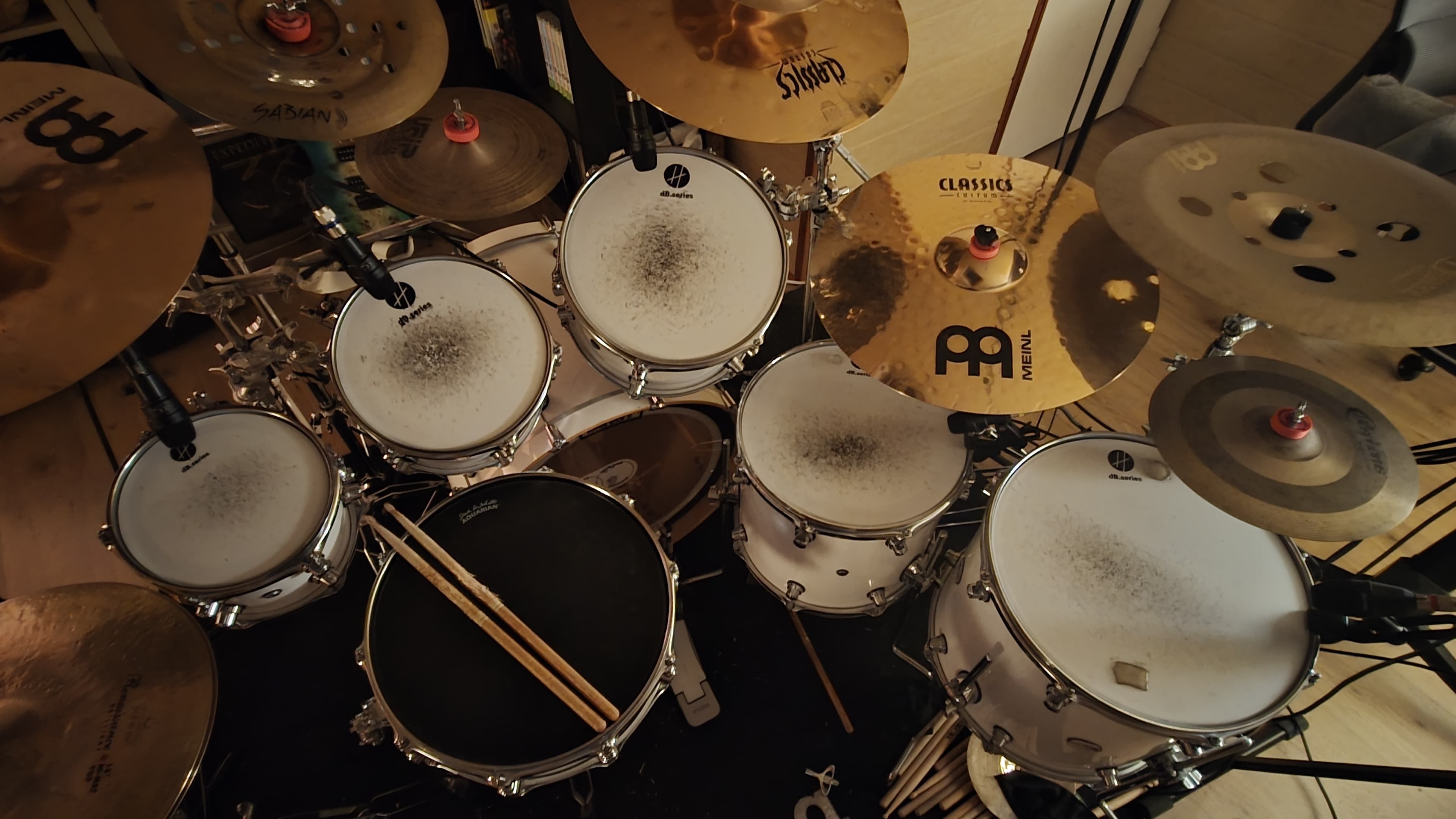 Vends DW Design Series White Gloss 6 fûts + CC d'origine